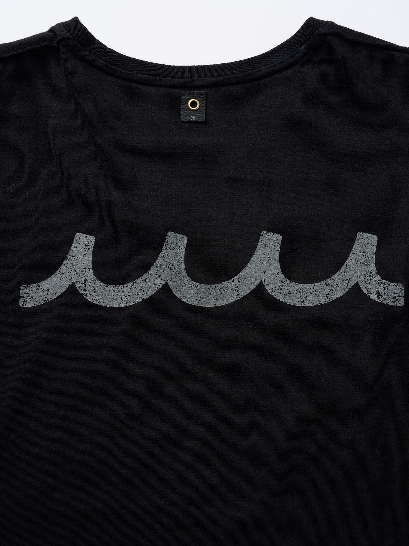 【予約品】muta × wjk collection：cut-off mock-neck L-S(printed) / モックネックロングスリーブカットソー / ディープブラック
