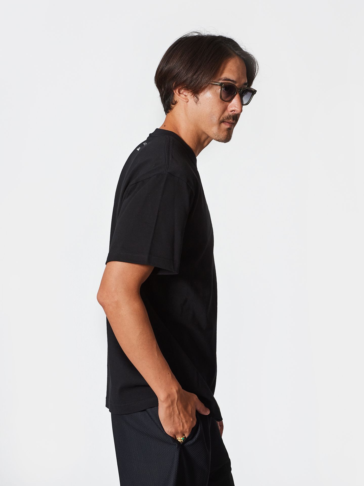 【予約】 muta College Logo Tee / Tシャツ / ブラック 【Acanthus×muta】