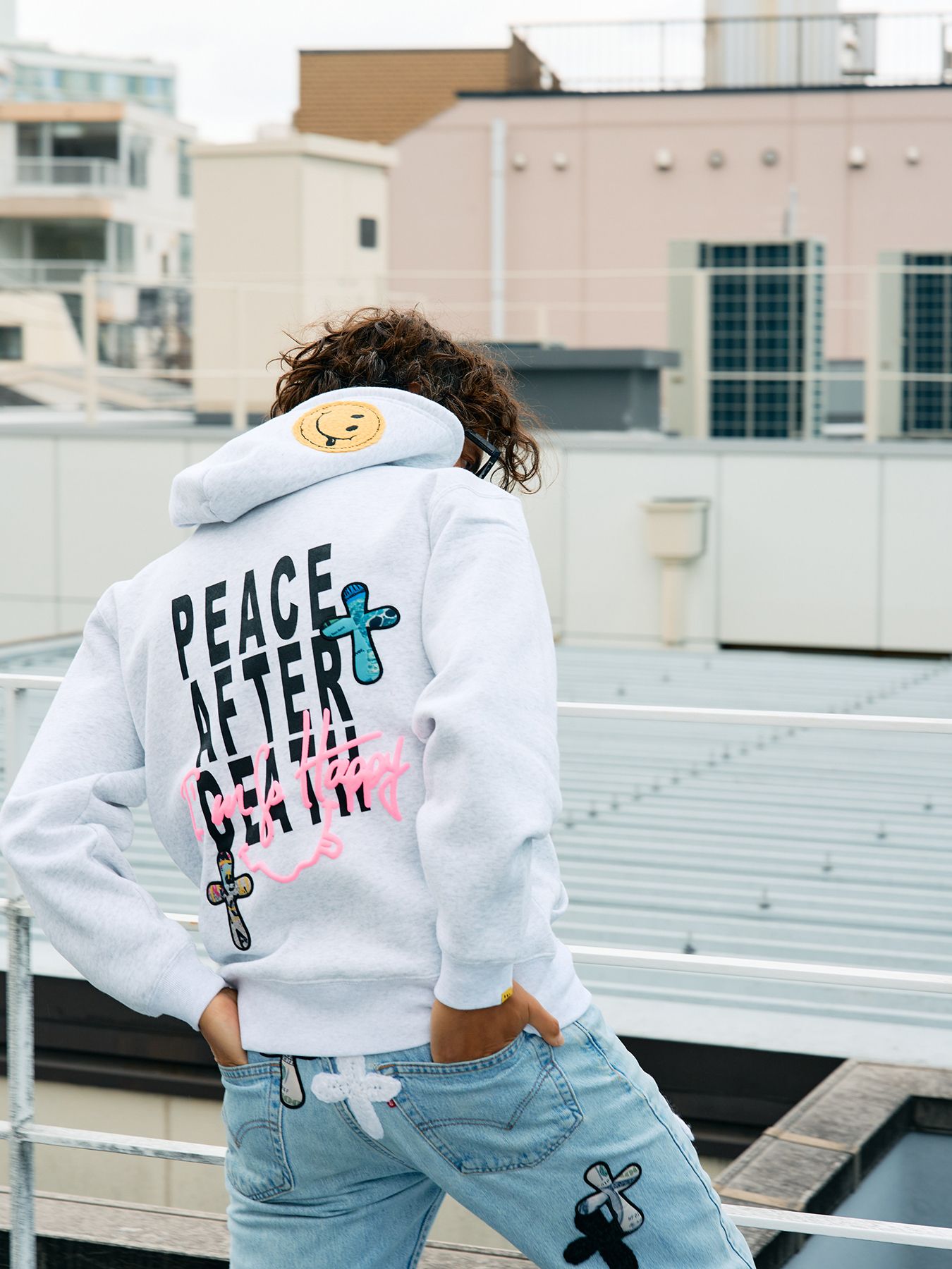 【予約品 5月8日(木) AM10時 締切】 TC裏毛起毛 PEACE AFTER DEATH&マルチパッチワーク プルパーカー / アッシュ