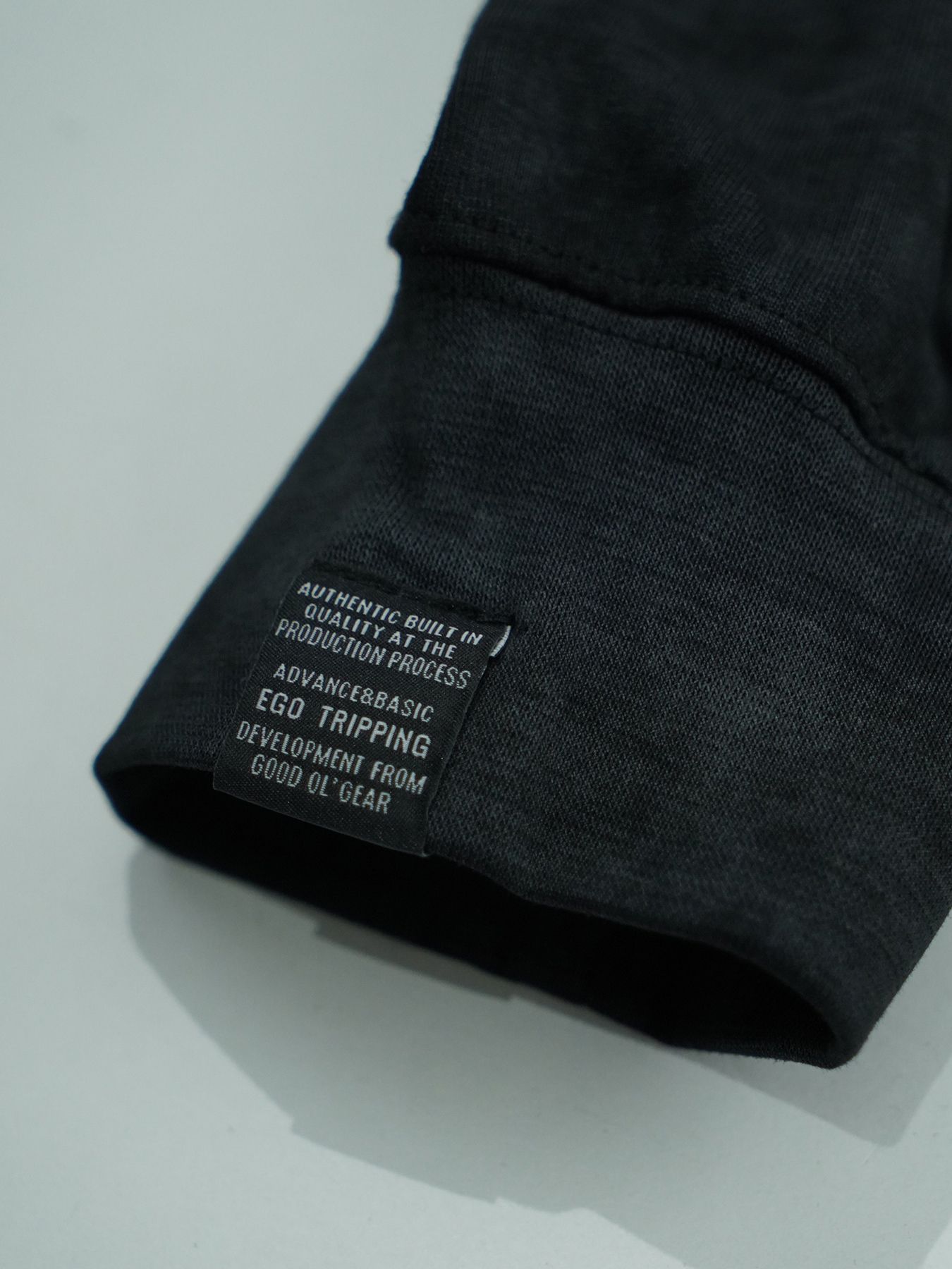 【予約品 2月1日(日) 締切】SWITCHCUT / ロゴプリント カットソー  / ブラック