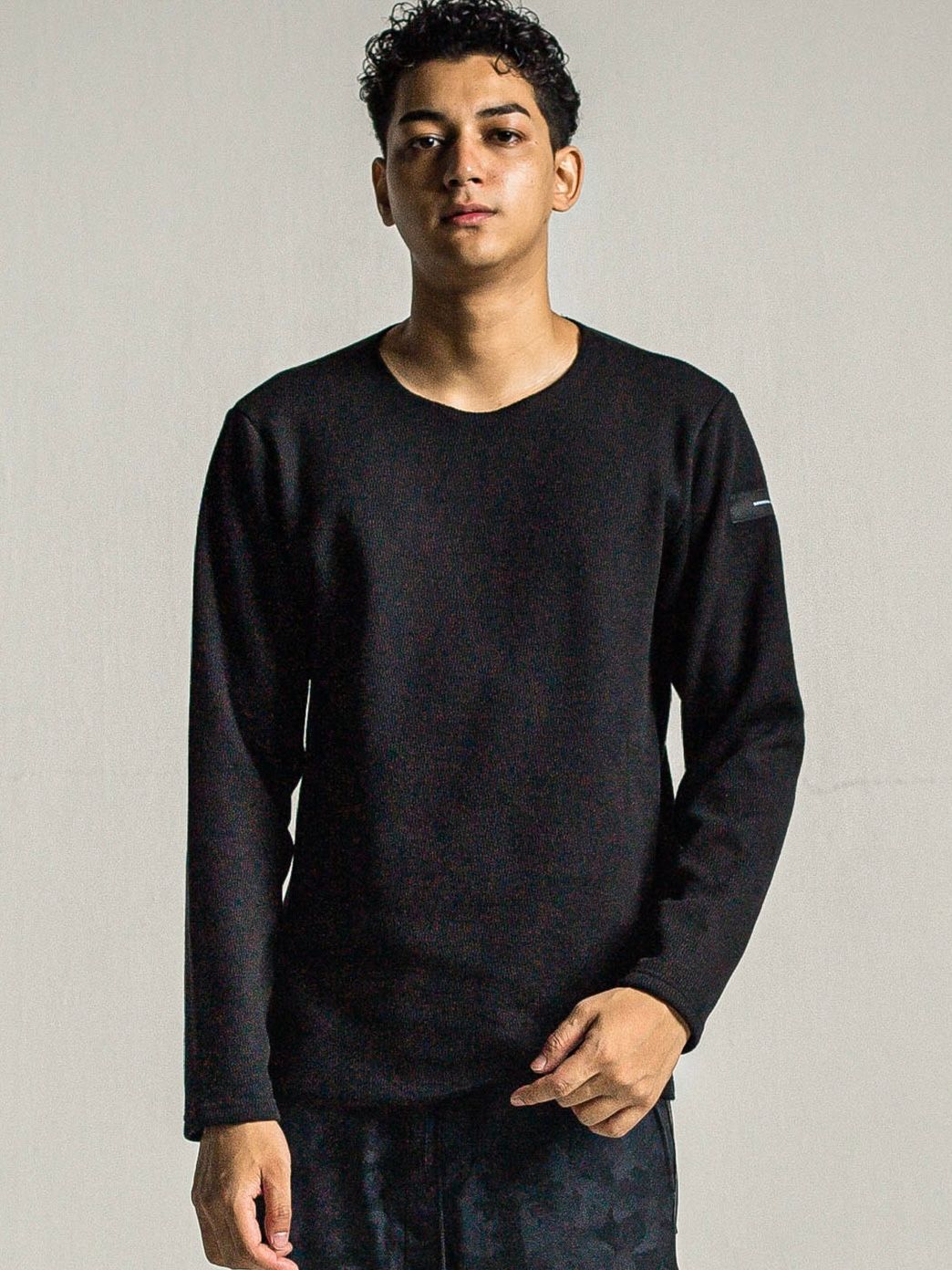 《予約9月1日18時締め》 fleece neo thermal / 肩ロゴ刺繡入り 裏地特殊起毛ベロアフリースサーマル / ブラック