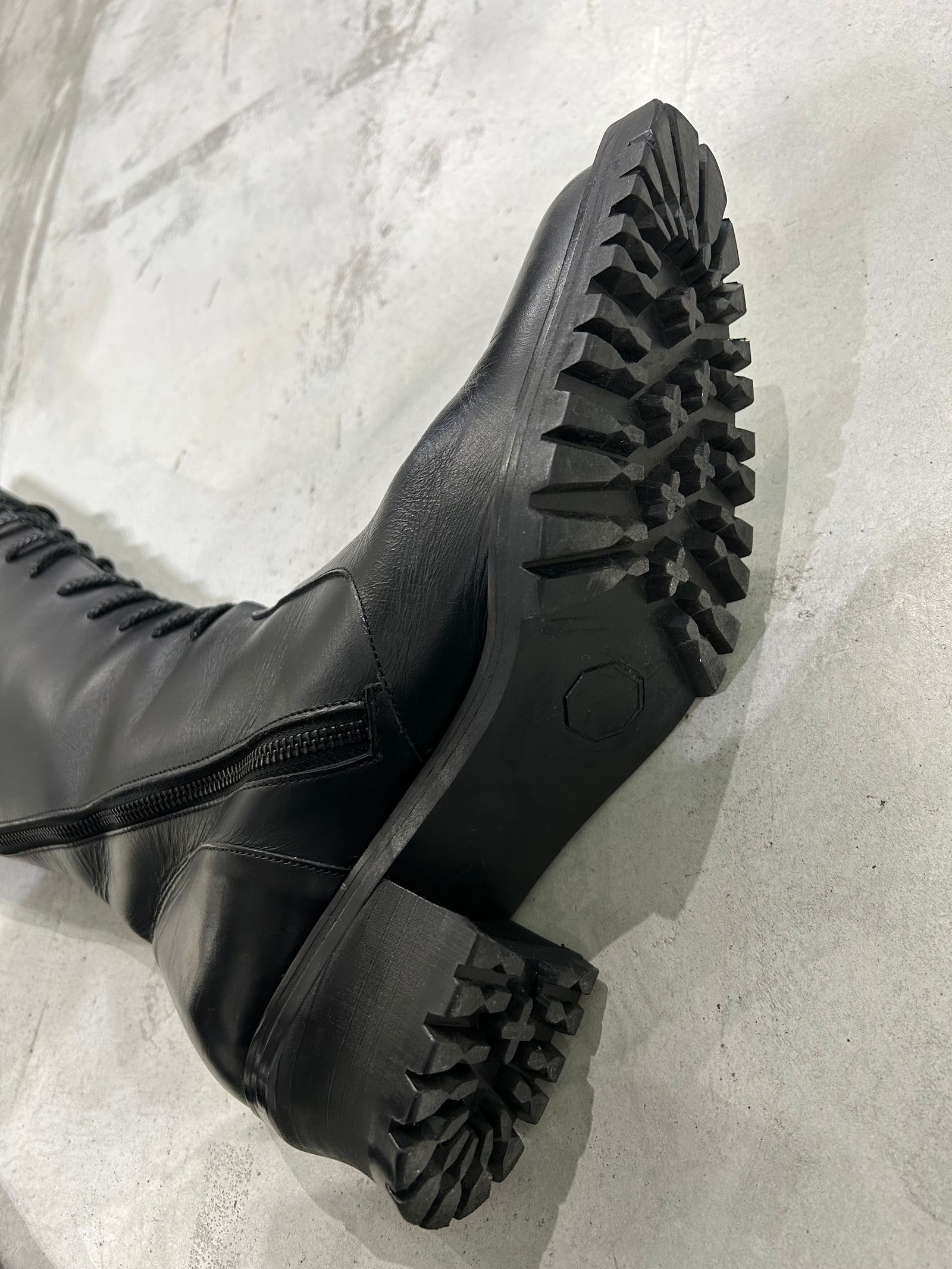 kiryuyrik - 《予約品》 LaceUpLongBoots / レースアップロングブーツ5cmヒール / ブラック | BRYAN