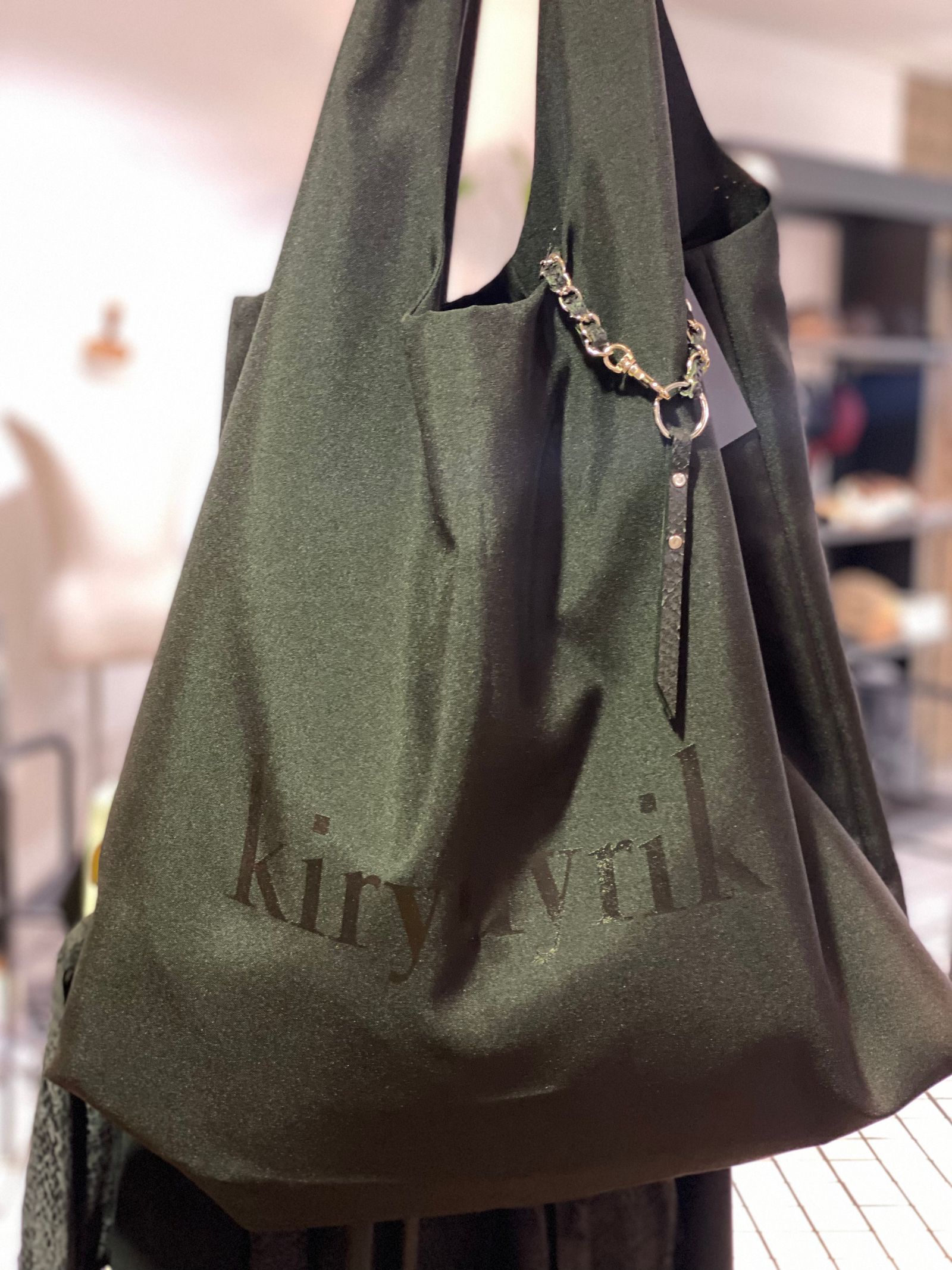 限定45周年記念コラボファスナー開きPRESS BAG/プレスバック 黒プリント［kiryuyrik×BRYAN］