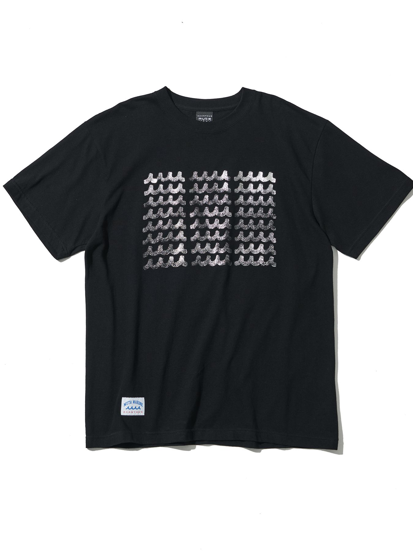 【予約品 10月9日(木) 締切】muta Foil Print Wave Logo Tee / Tシャツ / ブラック【Acanthus × muta MARINE】