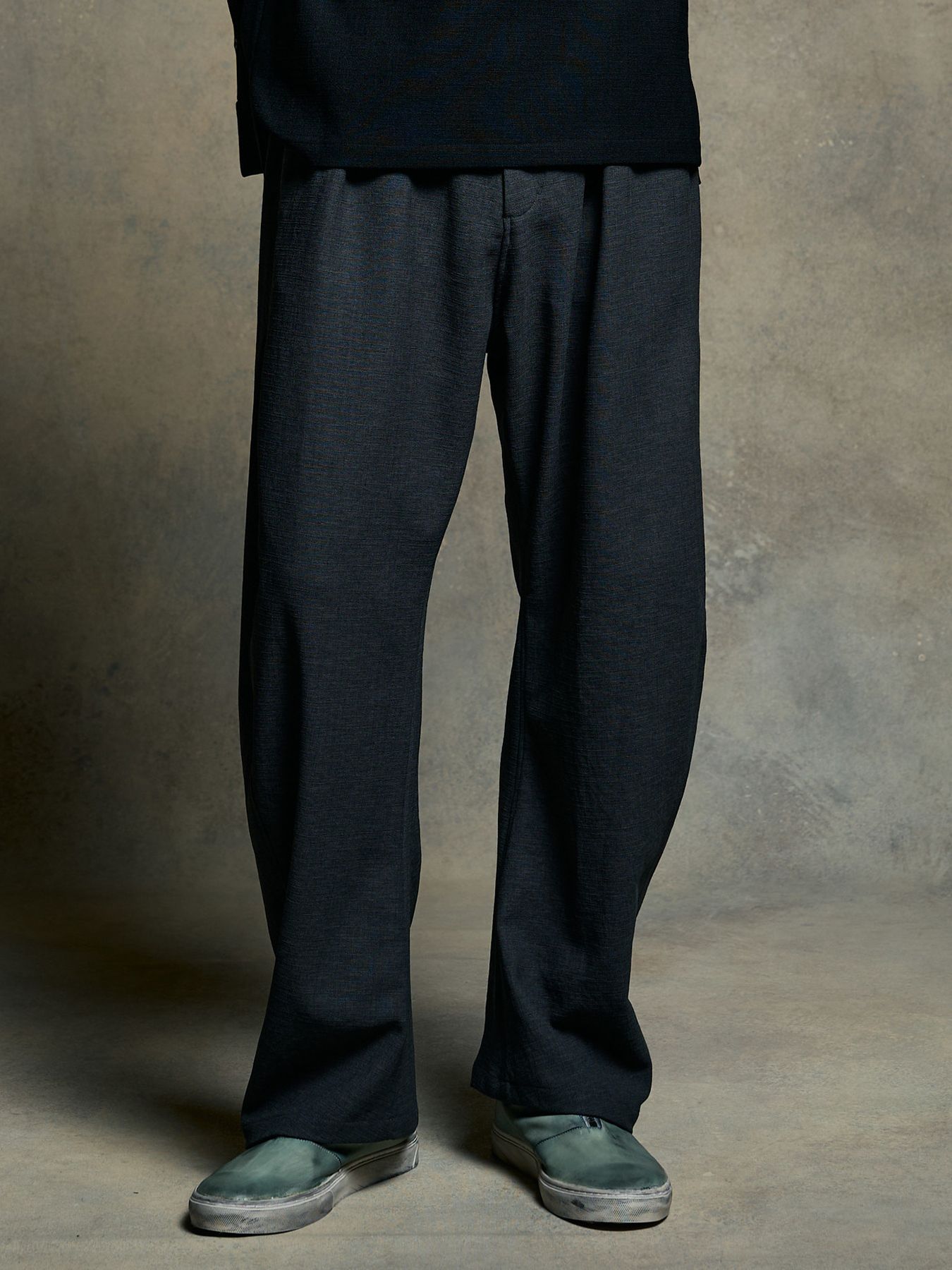 【予約品 9月23日(火) 締切】relax banana slacks / リラックス バナナスラックス / チャコール