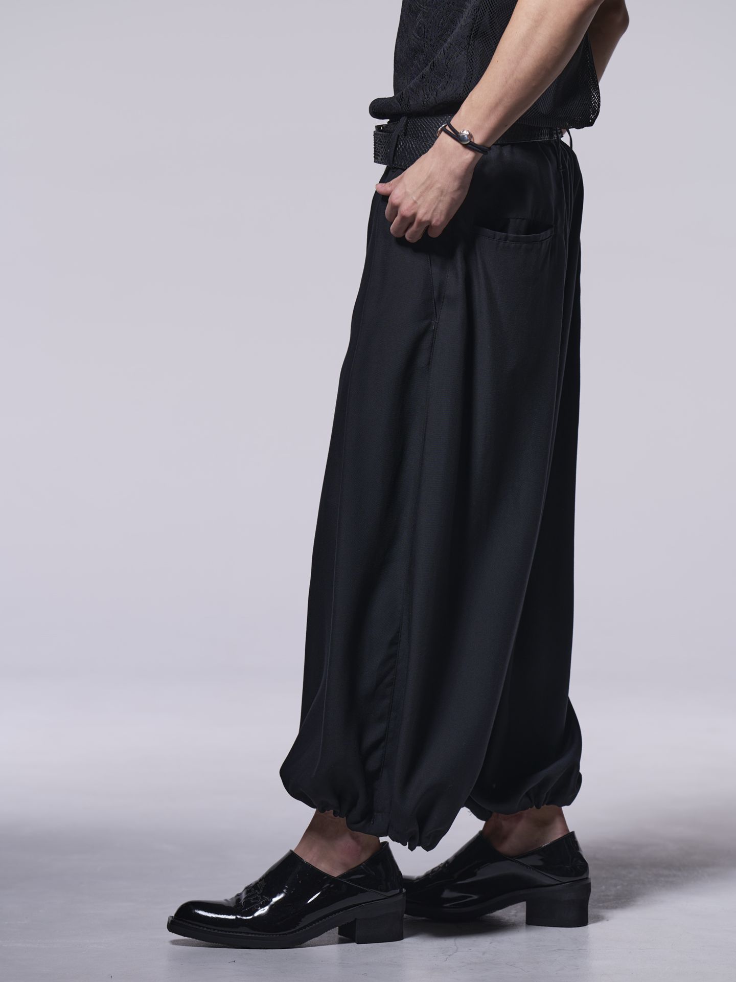 《予約品》 SharringWideTuckSlacks / ワイドタックスラックス / ブラック