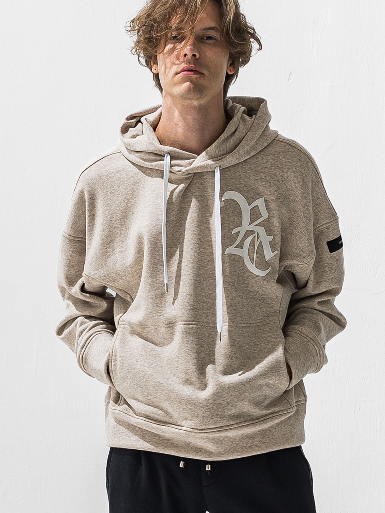 【予約品 9月6日(日) 締切】RC VELOURS FLEECE HOODIE / RCレザーワッペン 裏起毛 ルーズフーディー / ブラウン
