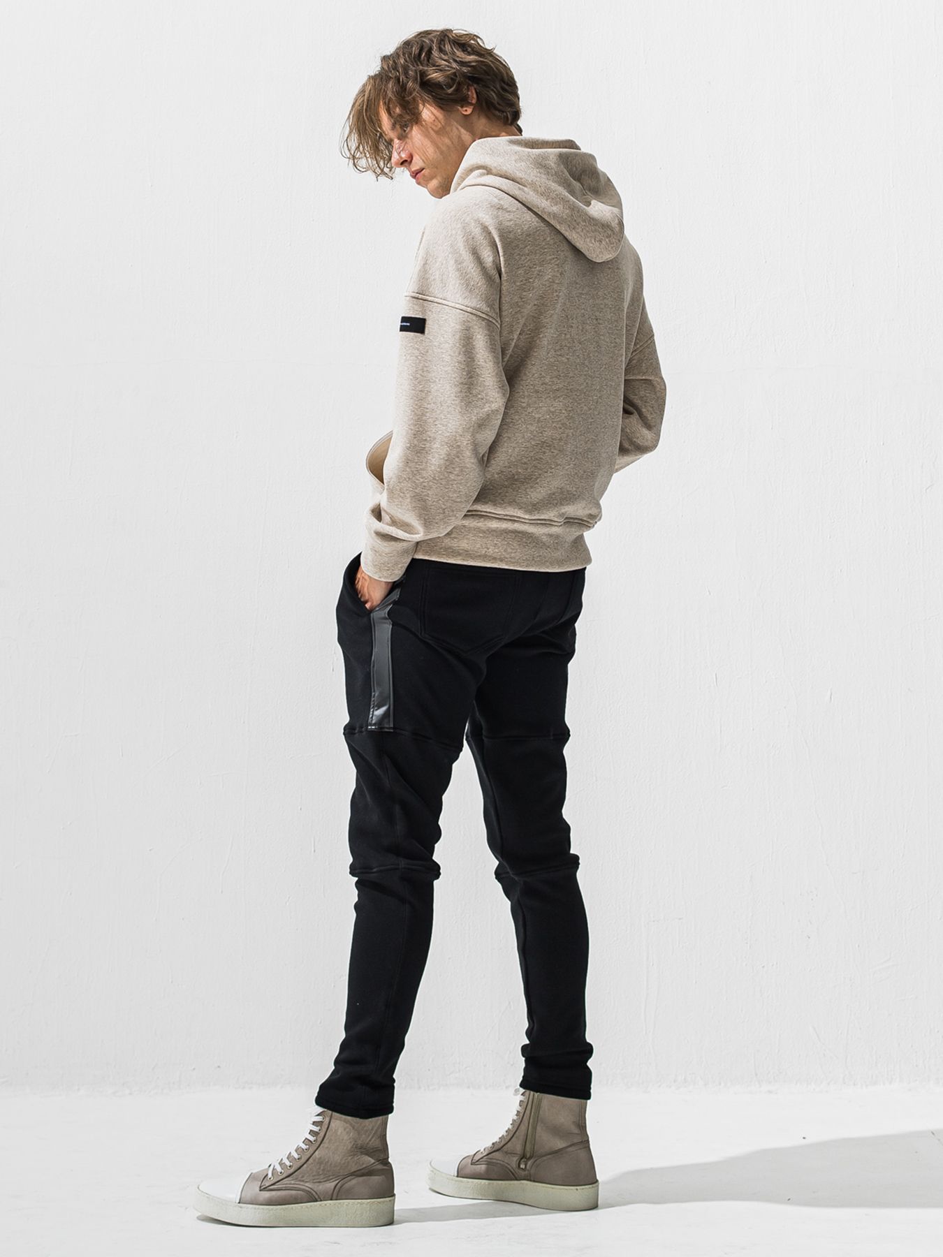 【予約品 9月6日(日) 締切】RC VELOURS FLEECE HOODIE / RCレザーワッペン 裏起毛 ルーズフーディー / ブラウン