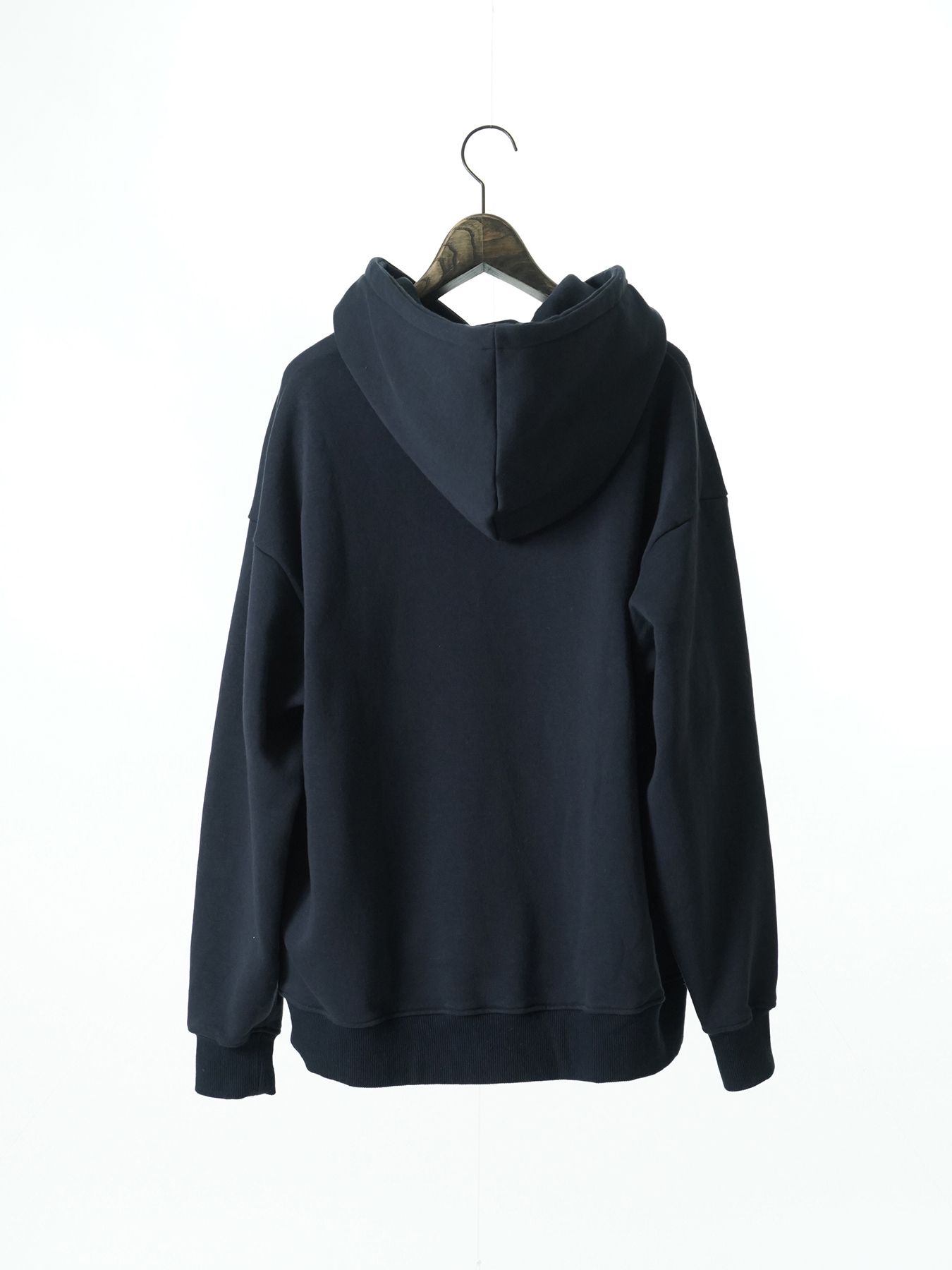 【予約品 5月27日(水) 締切】COWL-WOOLSWEATPARKA print / ロゴプリント スウェットパーカー / ネイビー