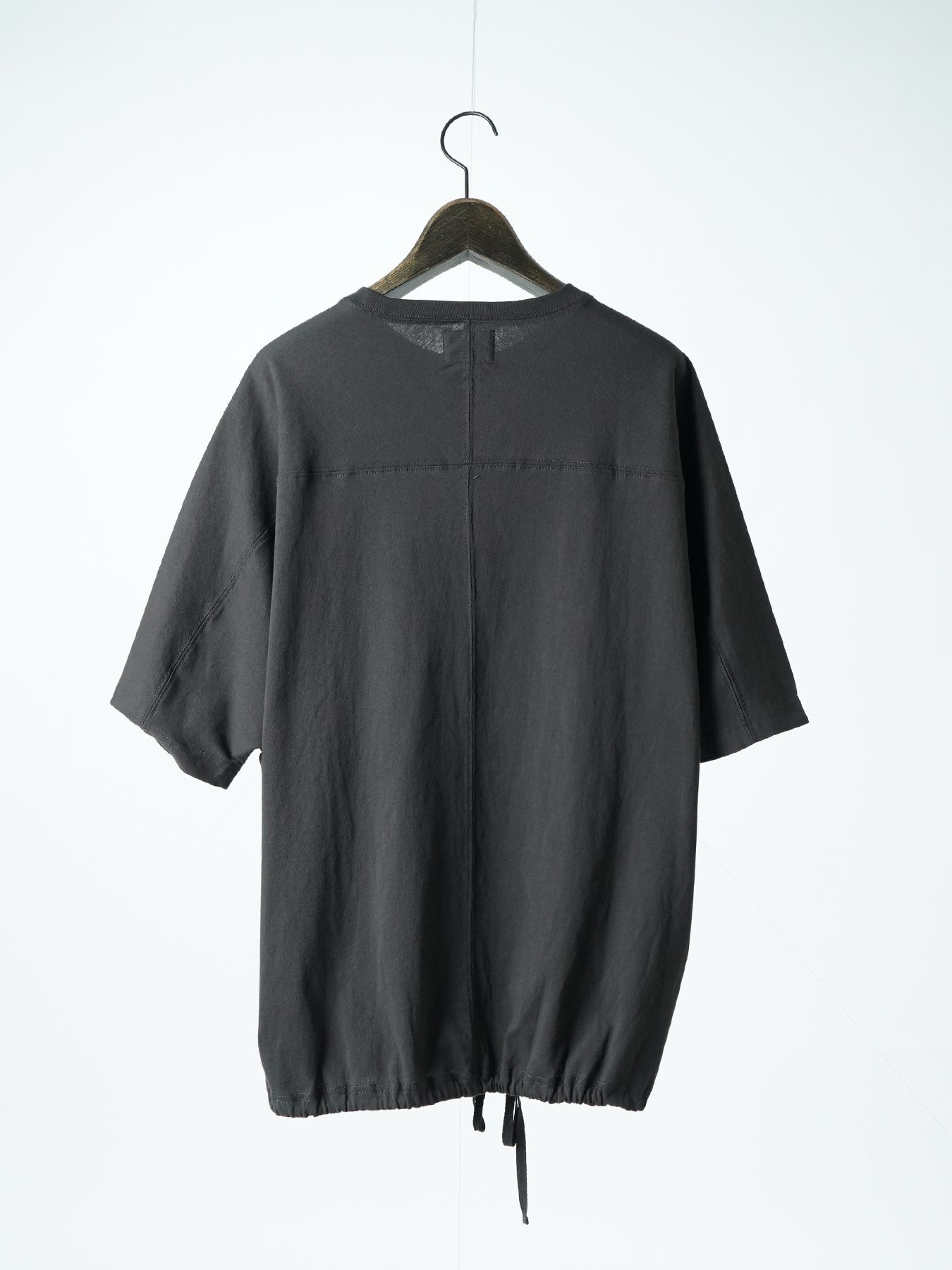 【予約品 2月1日(日) 締切】KITE TEE frocky / フロッキープリント ニットT / チャコール