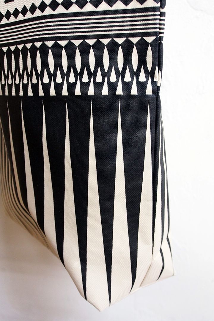ARROWHEAD TOTE / ホワイト【EGO TRIPPING】