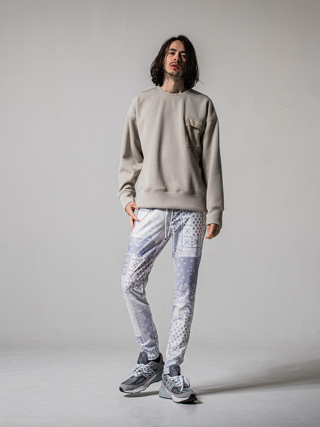 【予約品 11月16日(日) 締切】AZE MILITARY DROP TRAINER / 畔編みニット トレーナー / グレージュ