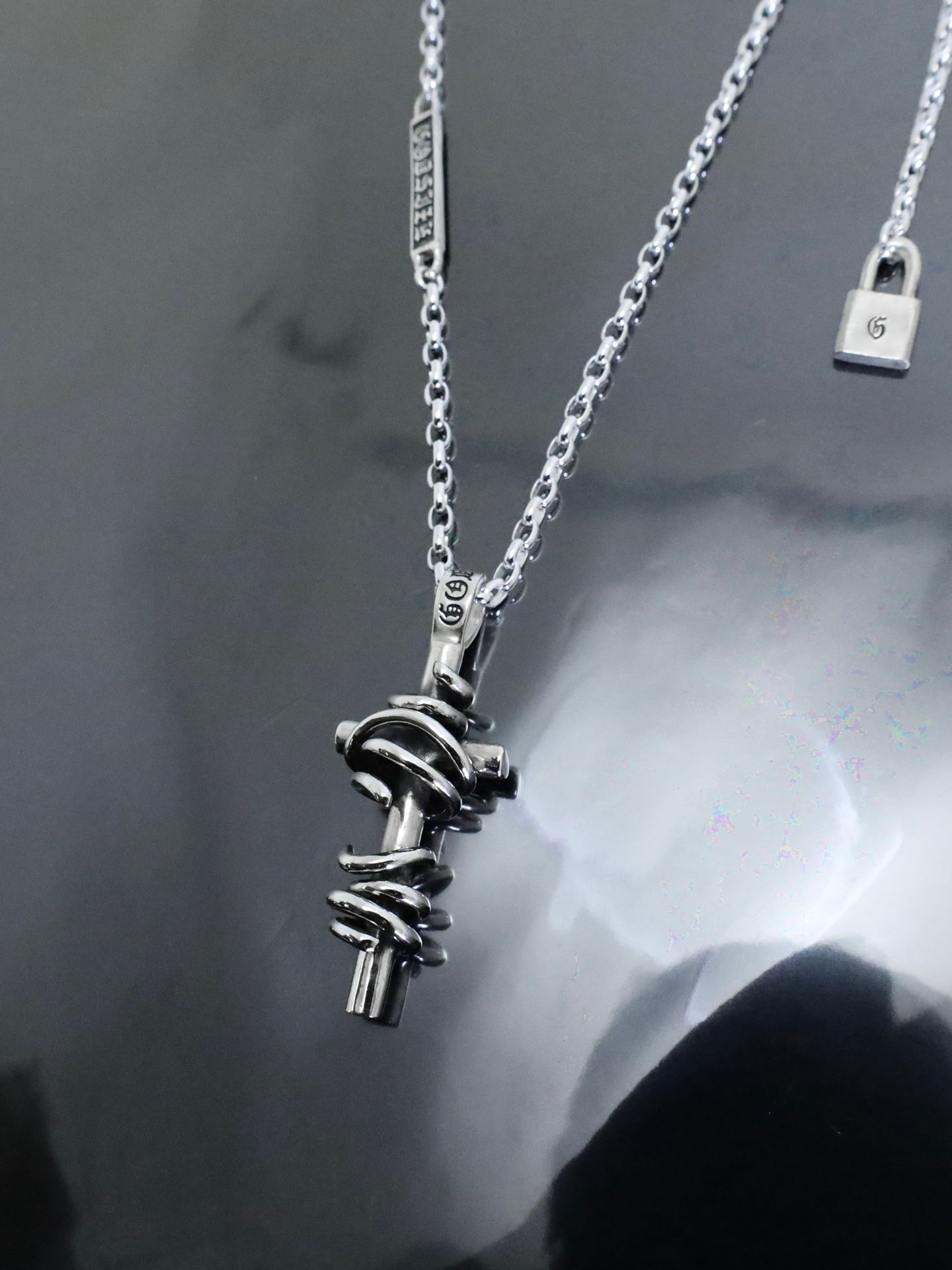 《受注生産》 THORNY CROSS #1 NECKLACE with GODSIZE® I.D. TAG / ソーニークロス#1ネックレス ゴッドサイズ® I.D.タグ / 注文から4週間~後入荷予定