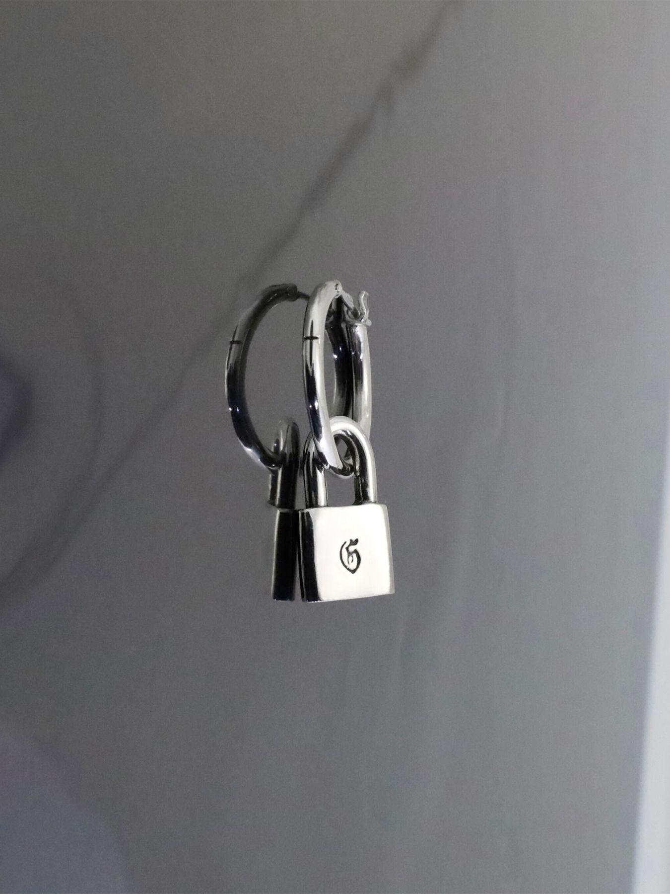 《受注生産》CROSS THIN HOOP [LARGE] with PADLOCK / クロスシンフープ ・Lウィズ パドロック / 注文から1～2週間後入荷予定