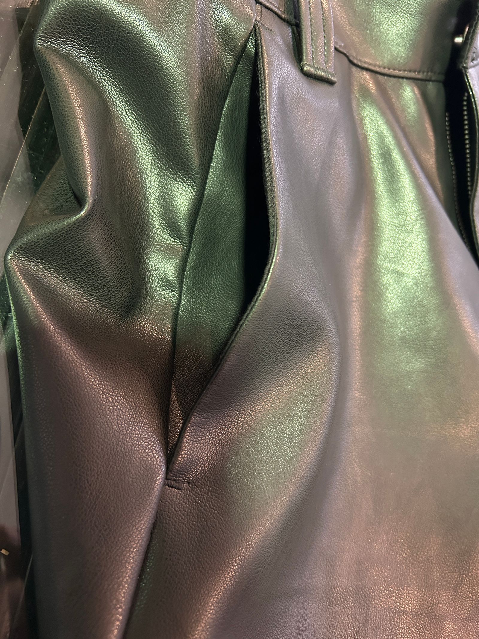 シンセティックレザーZIPフレアパンツ / ブラック【NOID.】