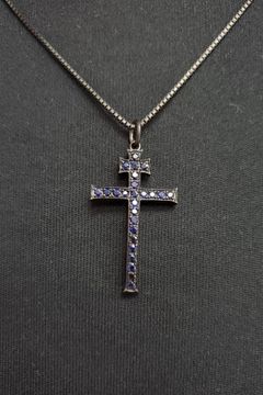 IIV CROSS PENDANT / SV.MATTE BK.SAPPHIRE