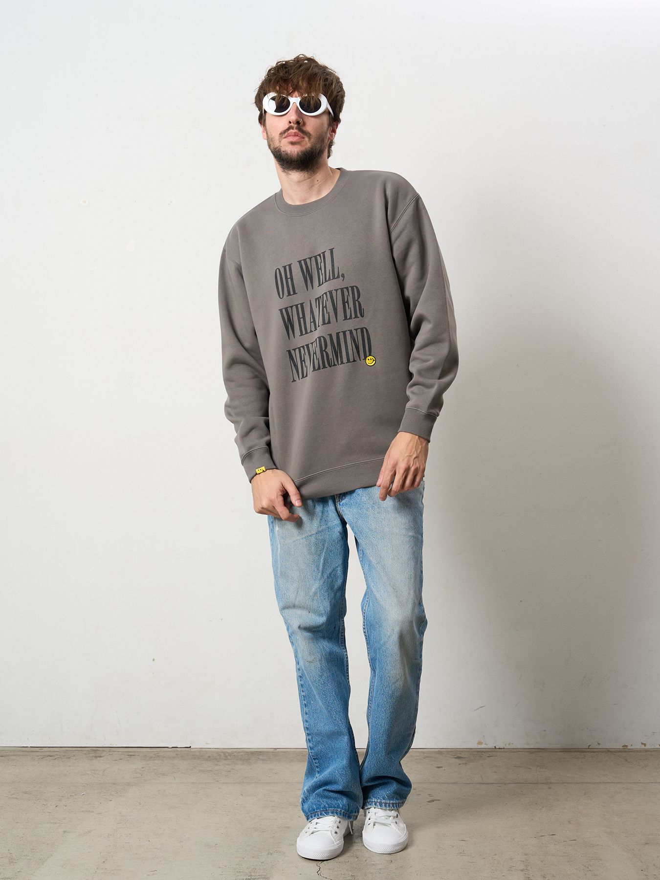 【予約品 5月8日(木) AM10時 締切】 TC裏毛起毛 リリックプリント&カートベアボアパッチワーク スウェットシャツ / チャコールグレー