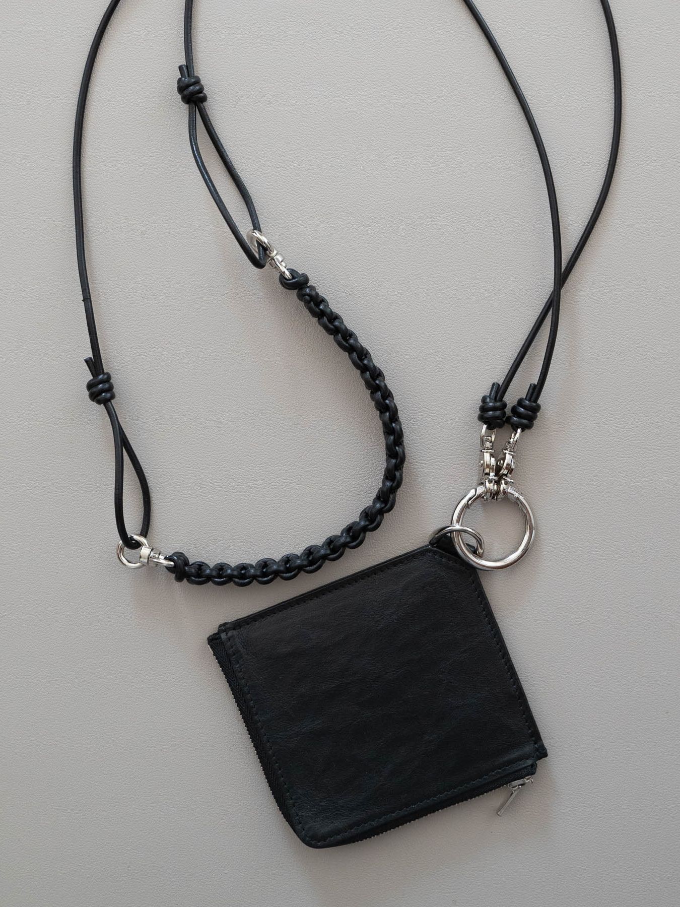 《予約品》 LEATHER BRAID MULTI STRAP / ネックストラップ / ブラック 【Iroquois.SENTI】