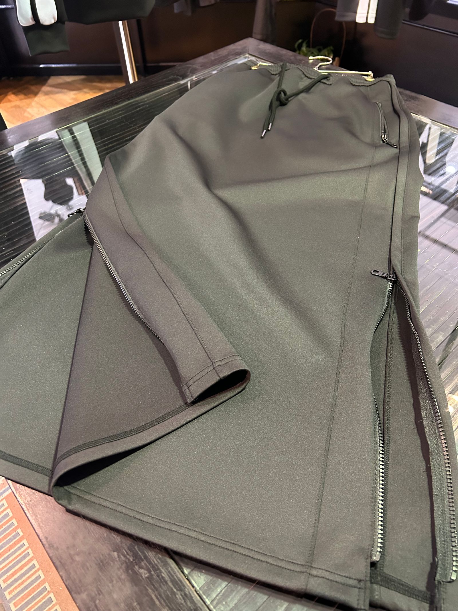 《予約品5月20日締》 SideZippSkirt / スリットスカート / ブラック