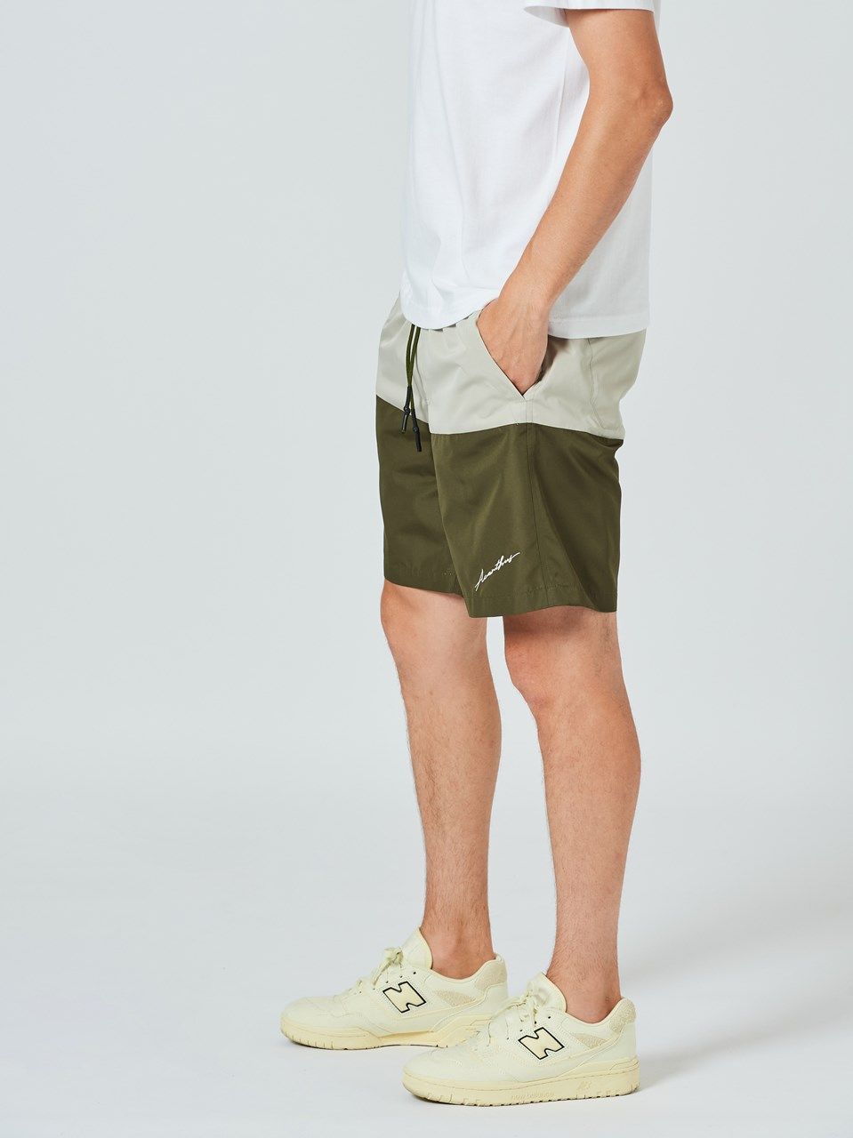 (予約品2023年10月19日18時締め) Light Shell Shorts / ショートパンツ / カーキ