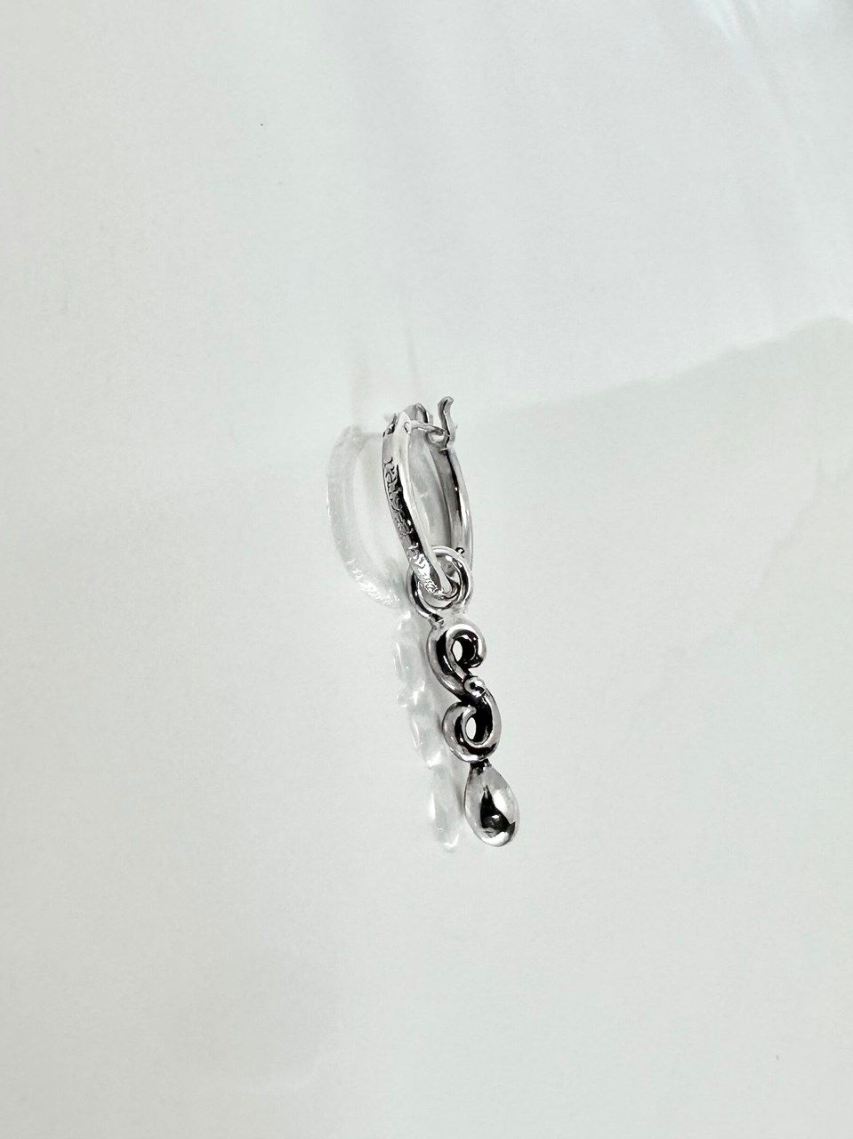 《受注生産》 THIN HOOP raised by wolves with TEARDROP / シンフープピアス レイズド バイ ウルヴス ウィズティアドロップ 【注文から2～3週間後入荷】