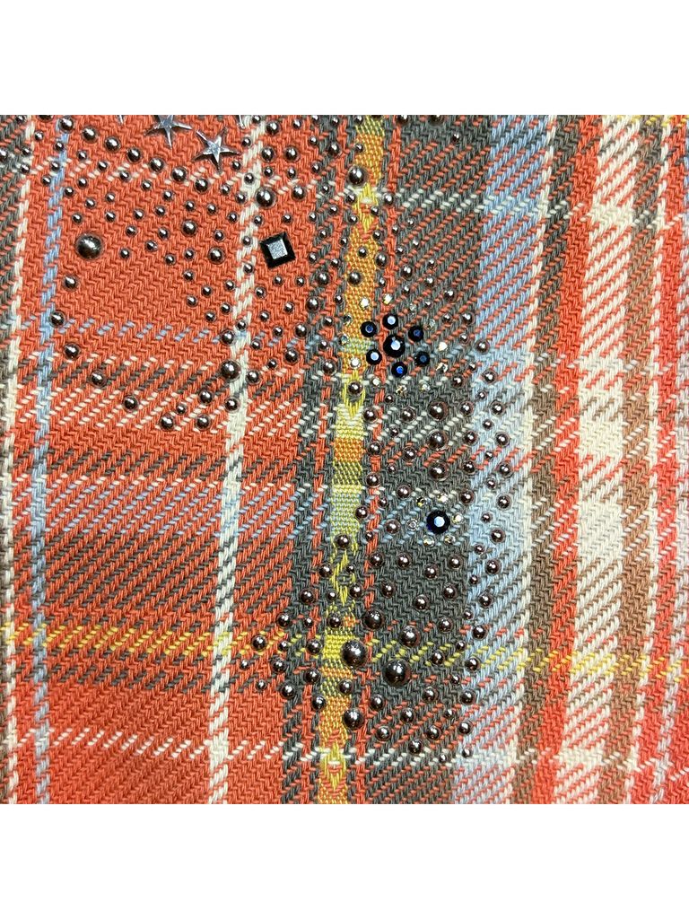 参考画像：メタルとスワロフスキークリスタルを使用したクロスガン