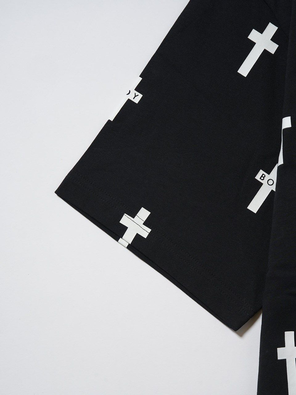 Small Cross Pattern TEE / Tシャツ / ブラック