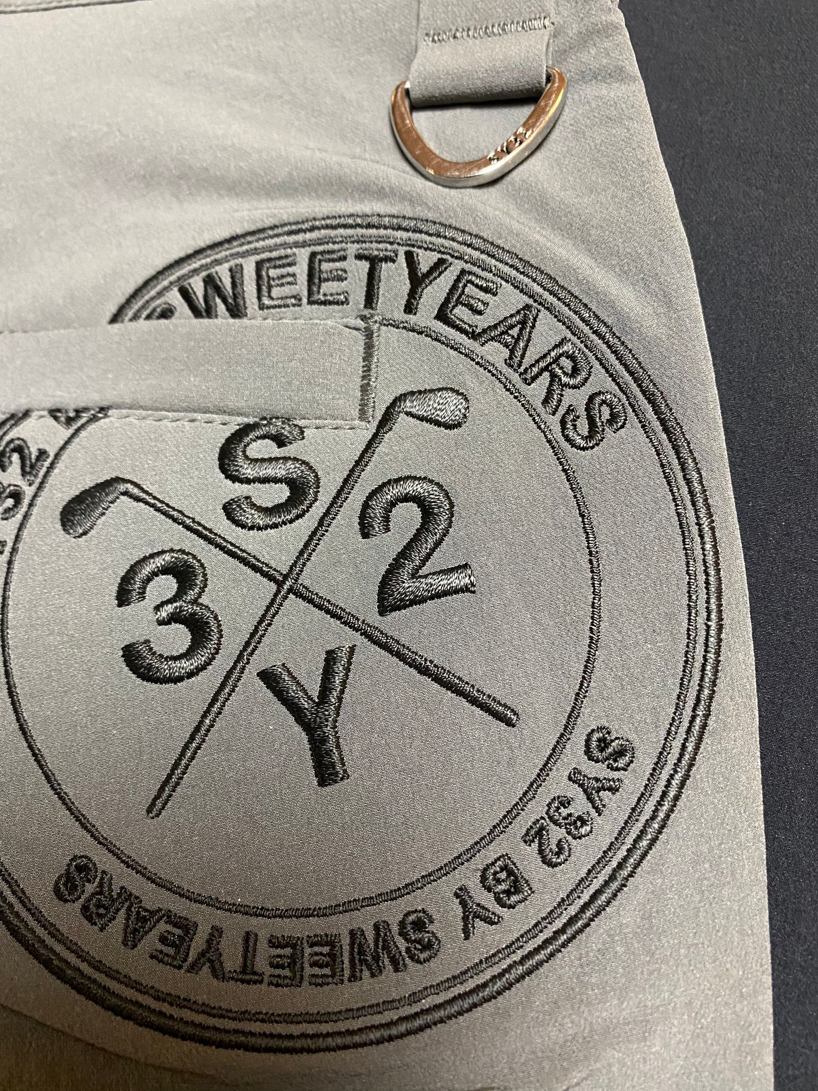 BIG EMB STRETCH PANTS / チャコールグレーSY32GOLF 【SY32 by SWEET YEARS】GOLF