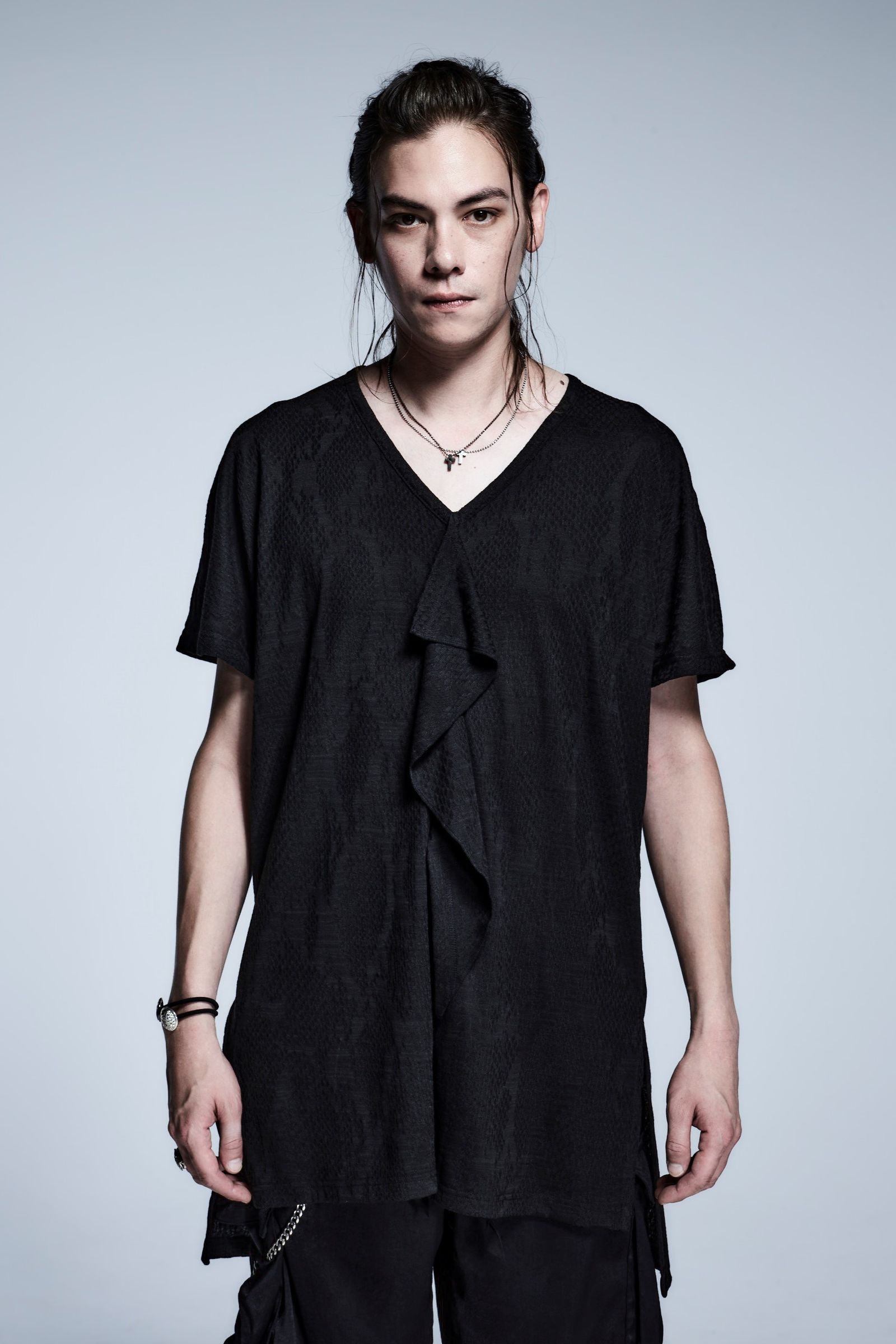 《予約品》 FrillV-NeckT-Shirits / Black 【kiryuyrik】 2月入荷予定