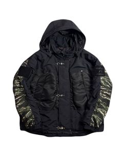 【予約品 3月9日(月) 18:00 締切】WILD THINGS コラボ - ×WILD THINGS BASIC / ショートモンスターパーカー / ブラック