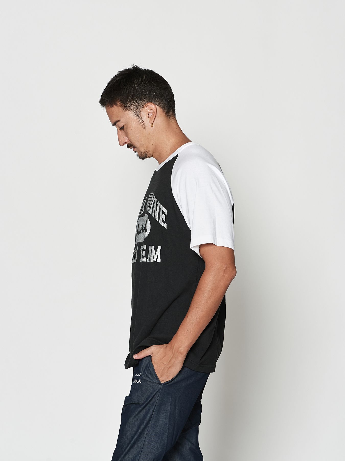 【予約品 10月9日(木) 締切】muta College Logo Raglan Sleeves Tee / ラグランTシャツ / ブラック×ホワイト【Acanthus × muta MARINE】
