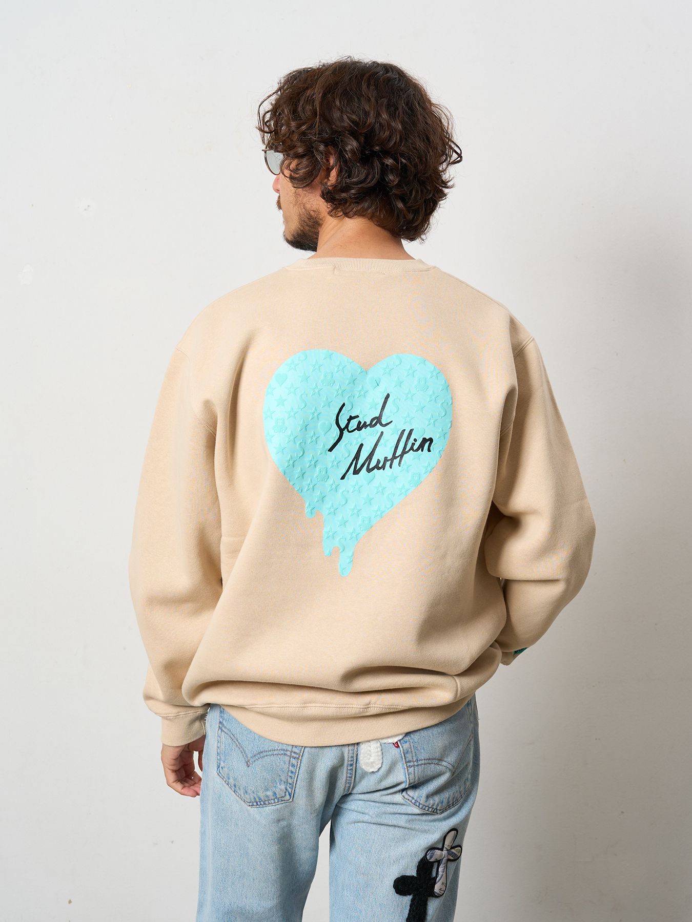 【予約品 5月8日(木) AM10時 締切】 TC裏毛起毛 スターグラムハート発泡プリント ロゴ刺繍 スウェットシャツ / ベージュ