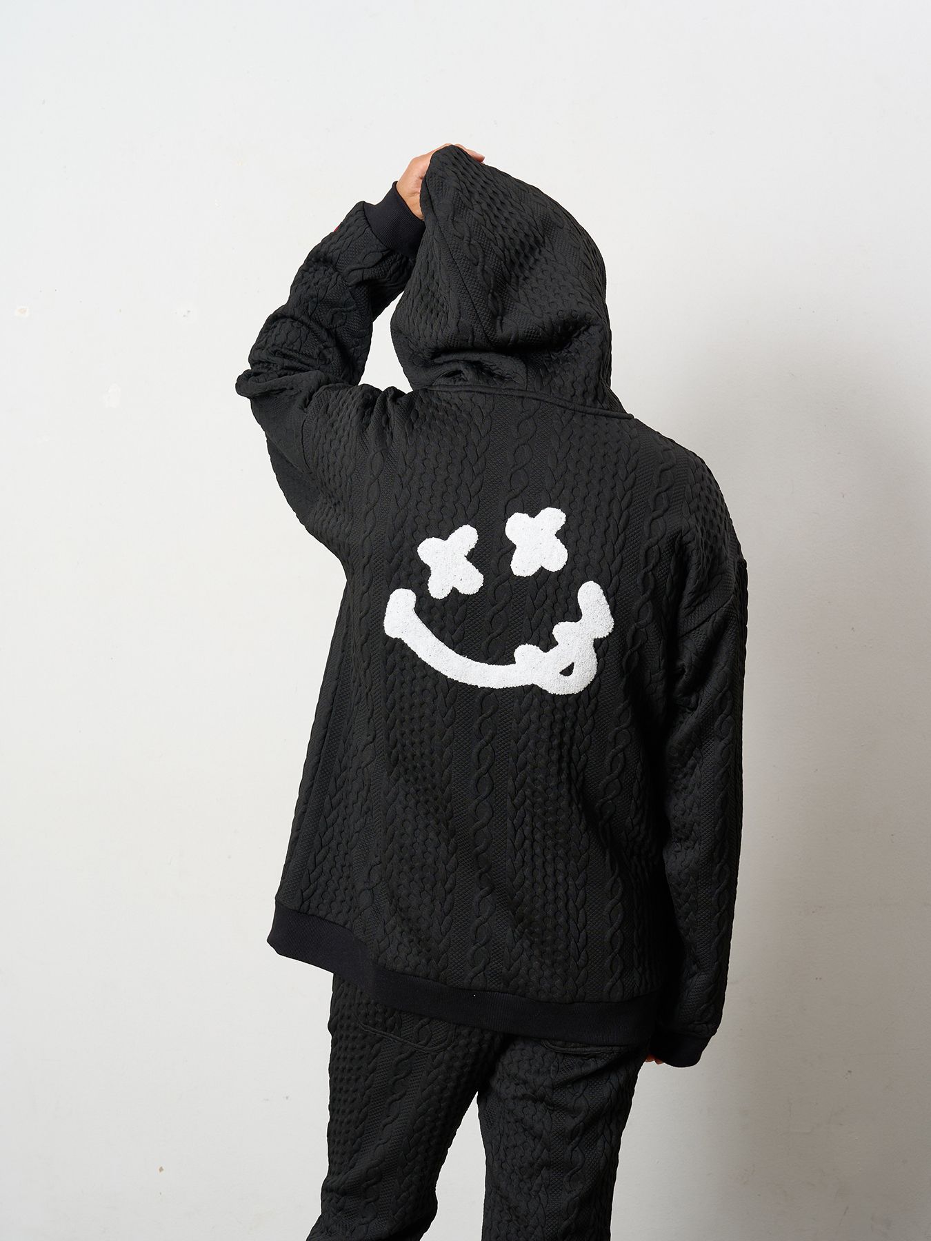 【予約品 5月8日(木) AM10時 締切】  ケーブルジャガードダブルフェイス サガラ刺繍ジップパーカー / ブラック