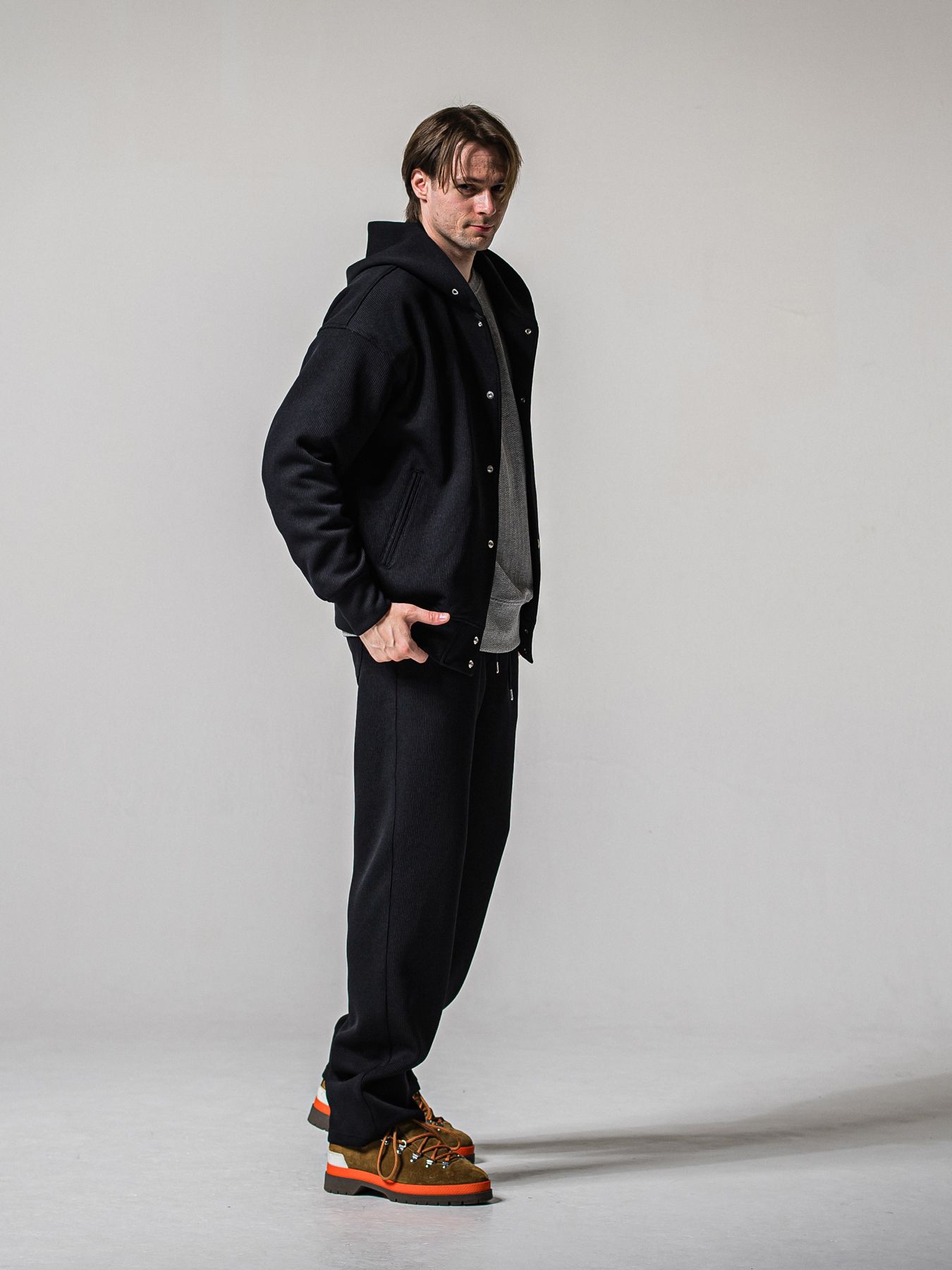 【予約品 11月16日(日) 締切】AZE VARSITY HOODIE / 畔編みニット フード付きスタジャン / ブラック