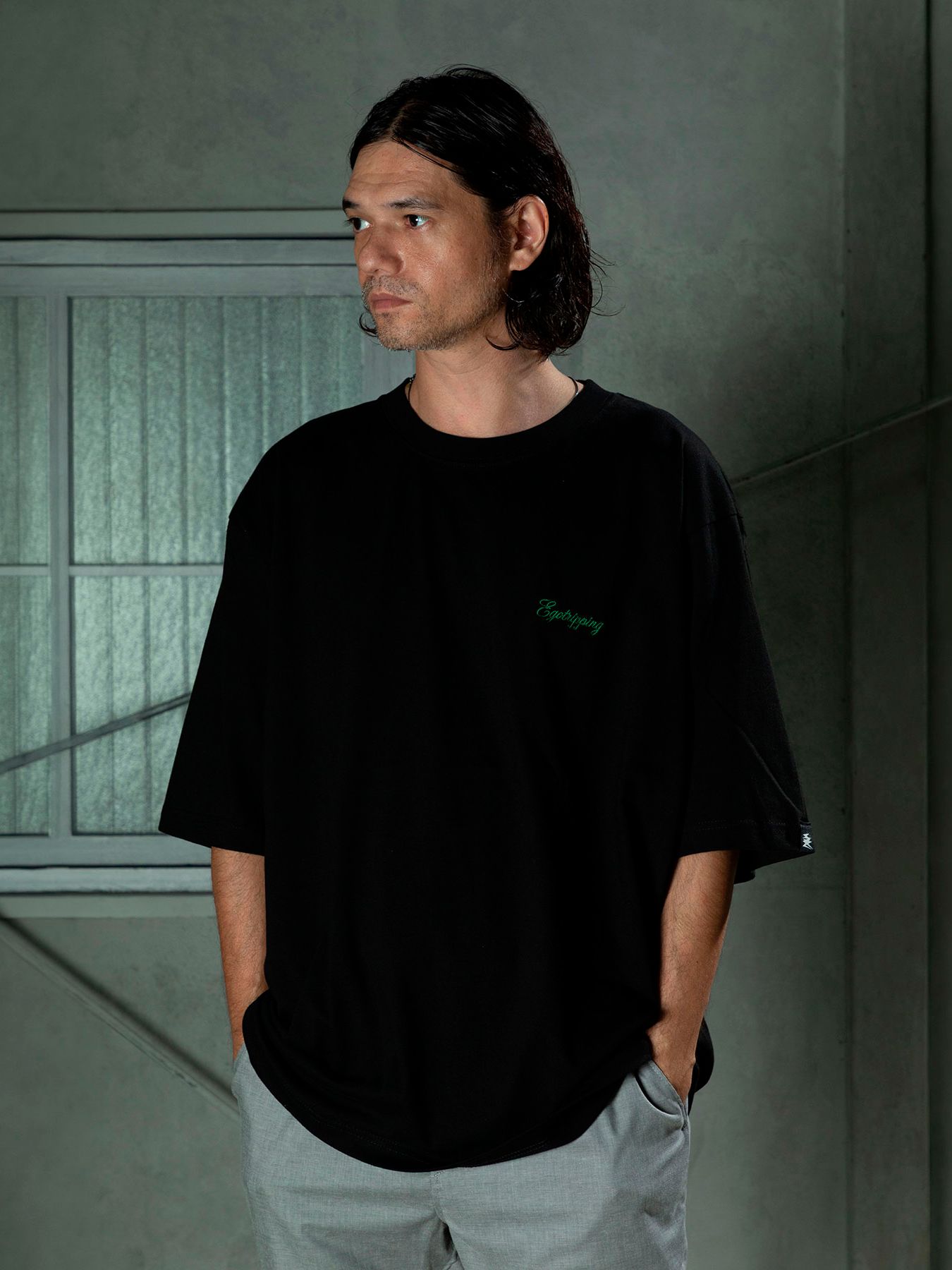 【予約品 11月9日(月) 締切】HEAVYOUNCE TEE Cw / ヘビーオンス バックプリントTシャツ / ブラック×グリーン