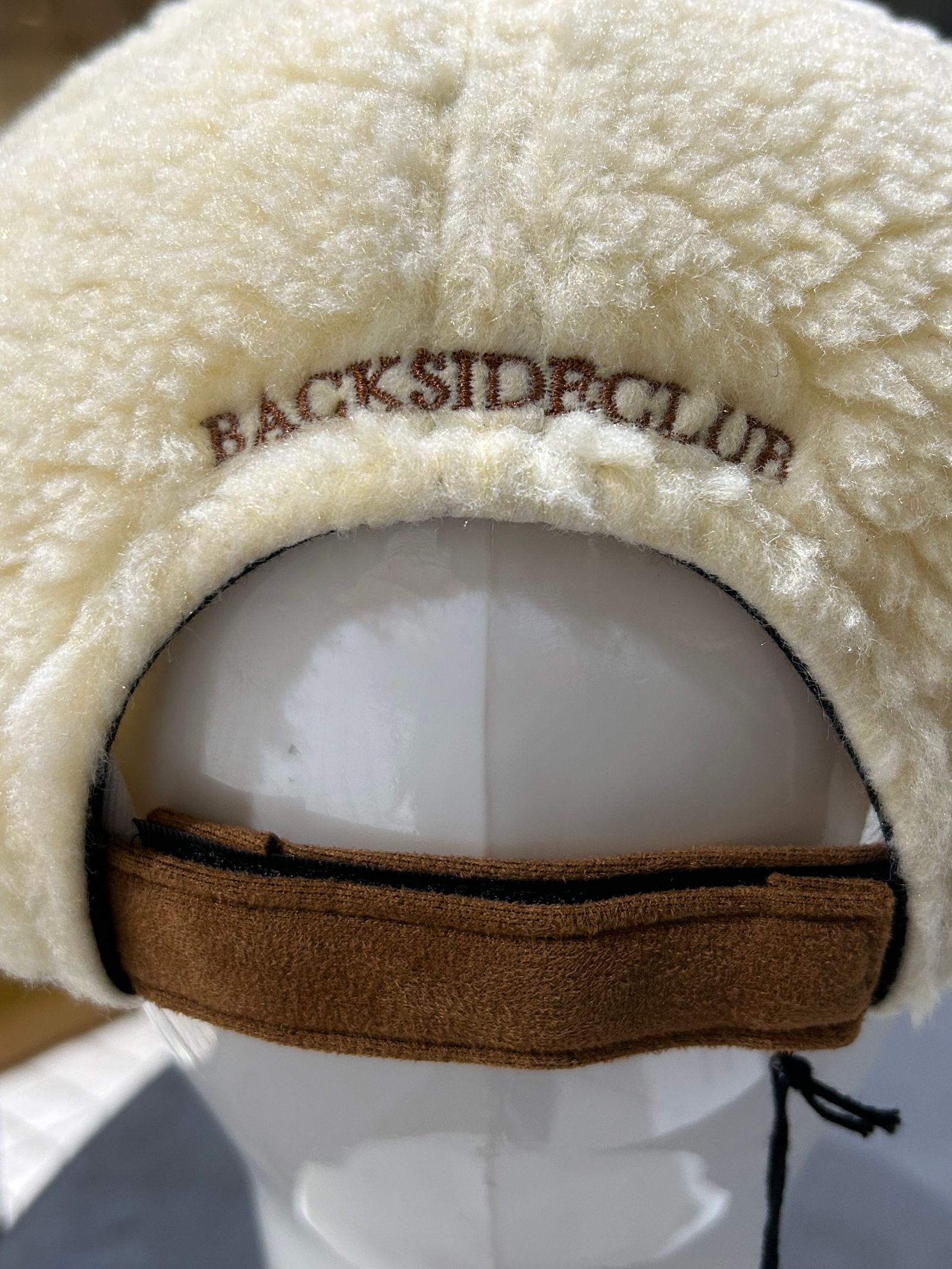 ムートンファー刺繍入りBB CAP ベージュホワイト×キャメル【 backside club 】バックサイドクラブ