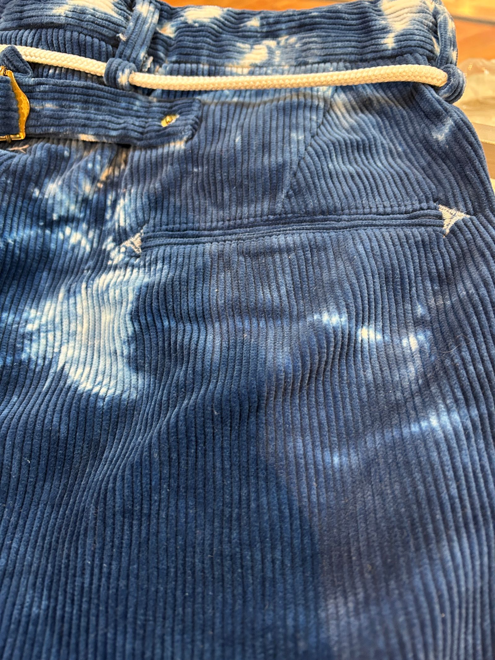 ワンタックコーディロイワイドパンツ ブルー  ブリーチ/アレフルード