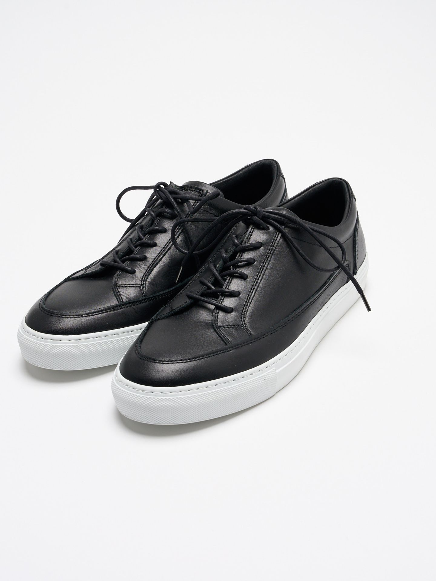 【予約品9月19日 10時締め】 low cut leather sneaker / レザースニーカー / ブラック×ホワイト