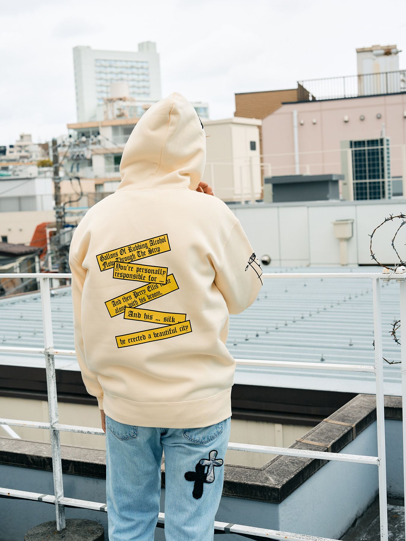 【予約品 5月8日(木) AM10時 締切】 TC裏毛起毛 リリックリボン&MUSICプリントハートサガラパッチワーク プルオーバー パーカー / ナチュラルベージュ