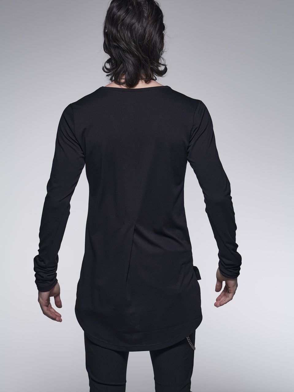 《予約品》 V-NeckT-Shirt / プリント入りVネック長袖Tシャツ / ブラック 【kiryuyrik】 8月以降入荷予定