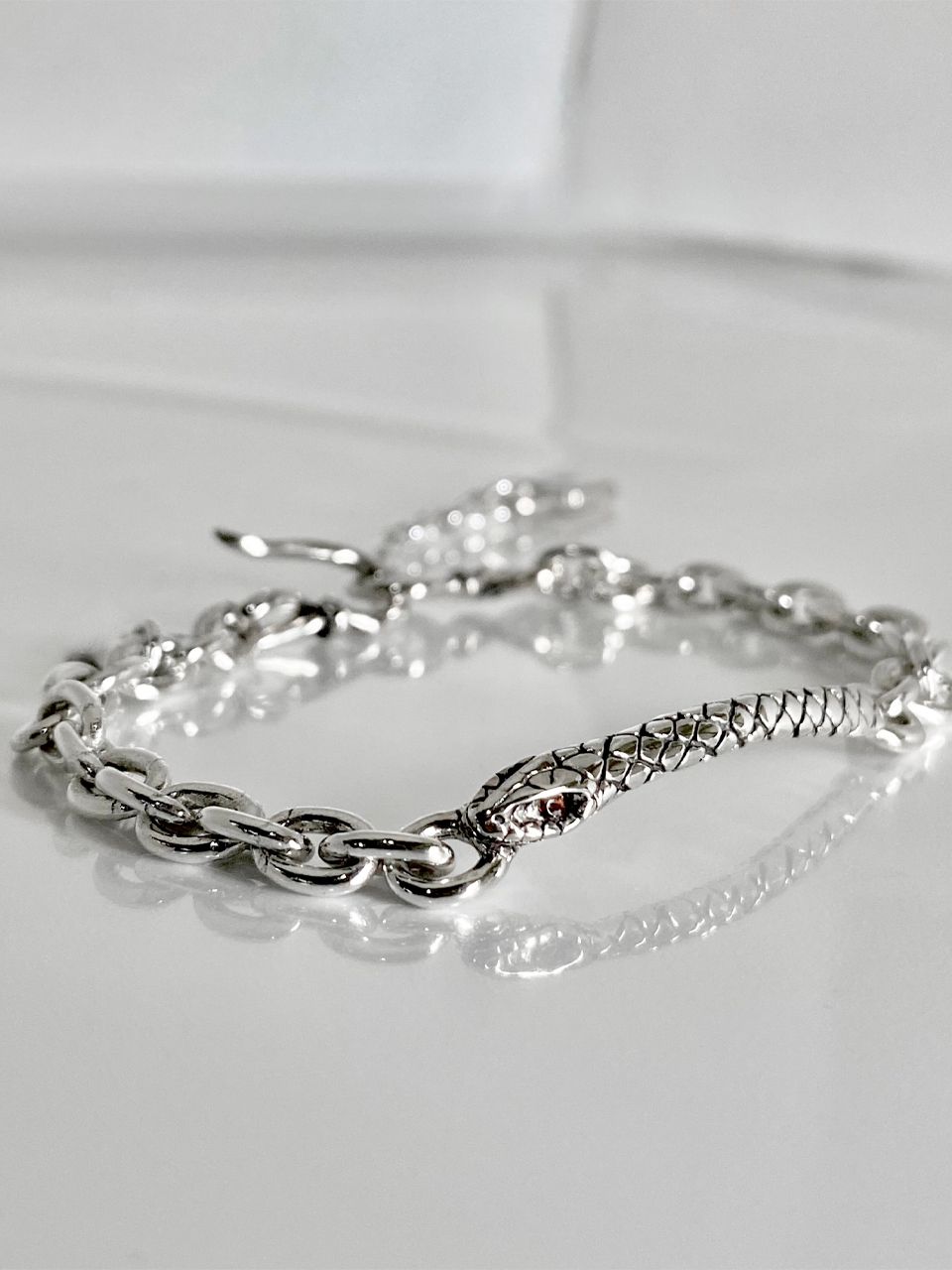 《受注生産》SNAKE CHAIN BRACELET w/ GARNET / スネークチェーンブレスレットガーネットアイズ / 注文から5～8週間後入荷予定