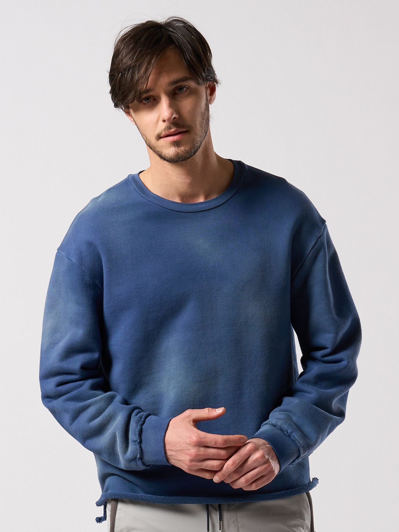 【予約品 4月19日(日) 18時締切】fade cut-off sweatshirt / フェード カットオフ スウェットシャツ / フェードネイビー