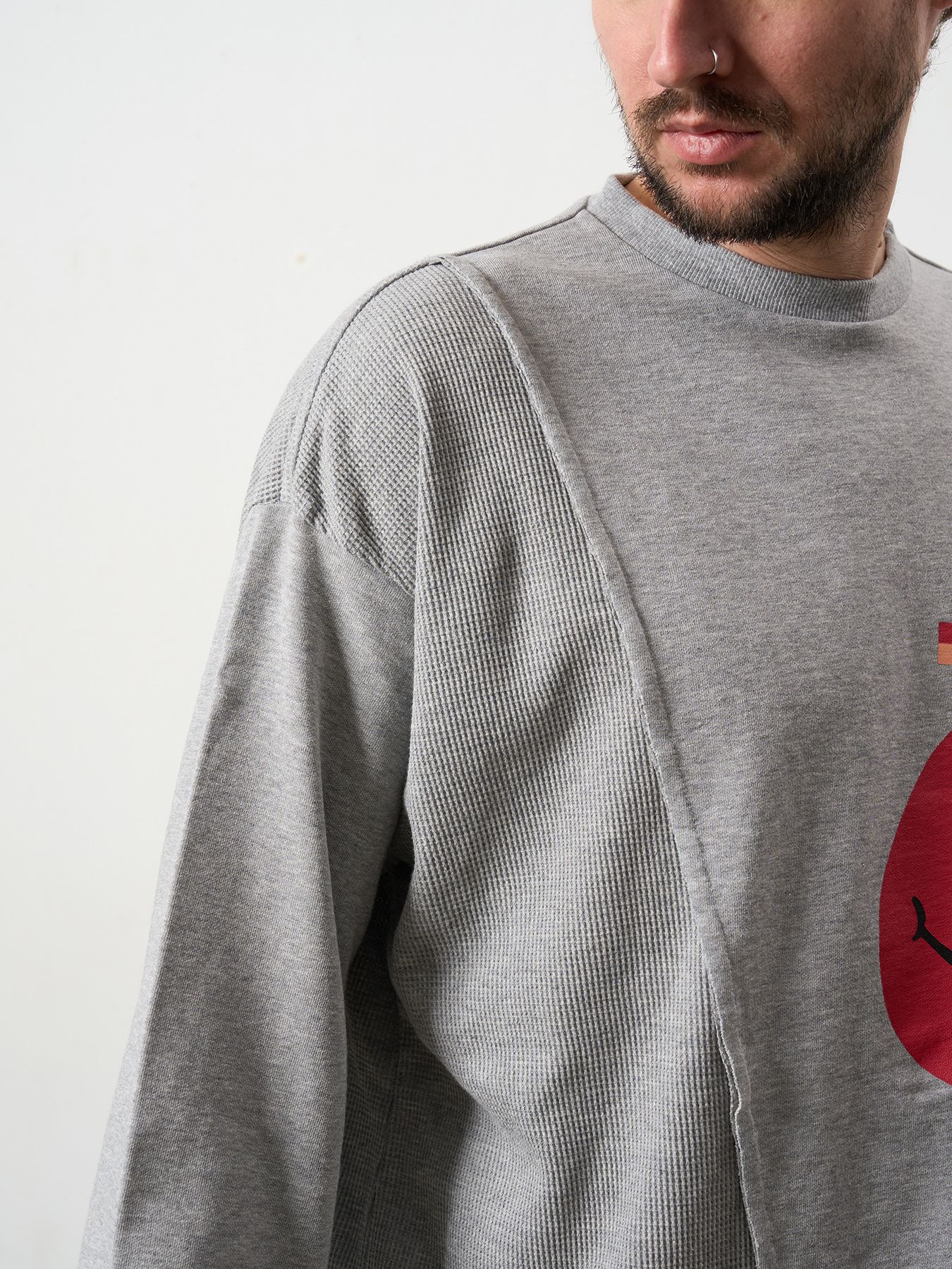 【予約品 5月8日(木) AM10時 締切】 3MIXレイヤードカットオフ モザイクプリント LS ワイドシルエットTシャツ / M.グレー