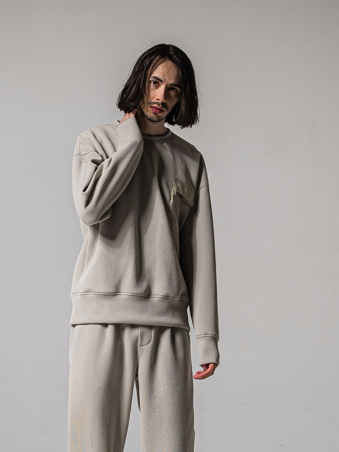 【予約品 11月16日(日) 締切】AZE MILITARY DROP TRAINER / 畔編みニット トレーナー / グレージュ