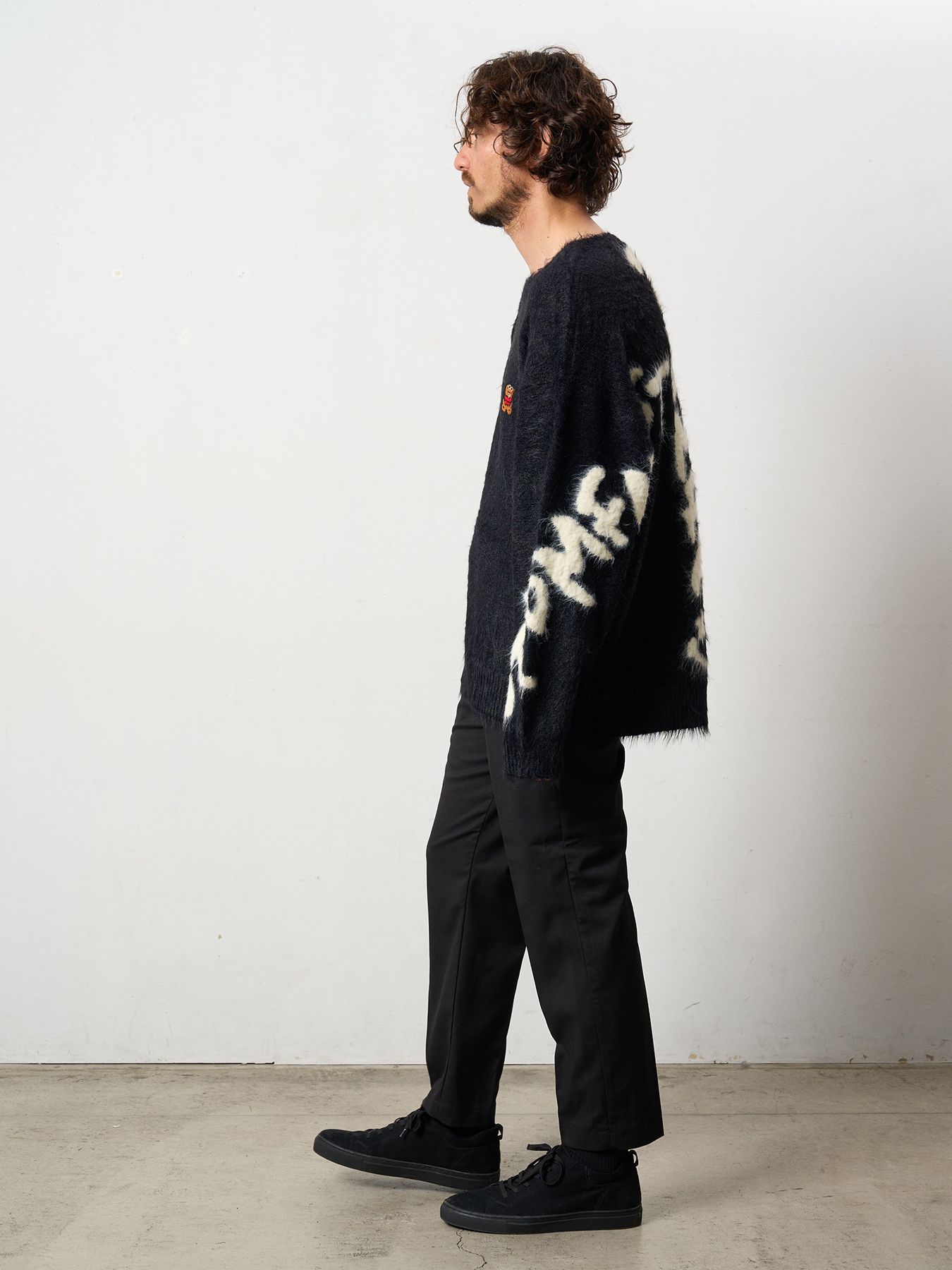 【予約品 5月8日(木) AM10時 締切】 ナイロンフェザーヤーン ビックロゴクロスインターシャシャギープルオーバー / ブラック