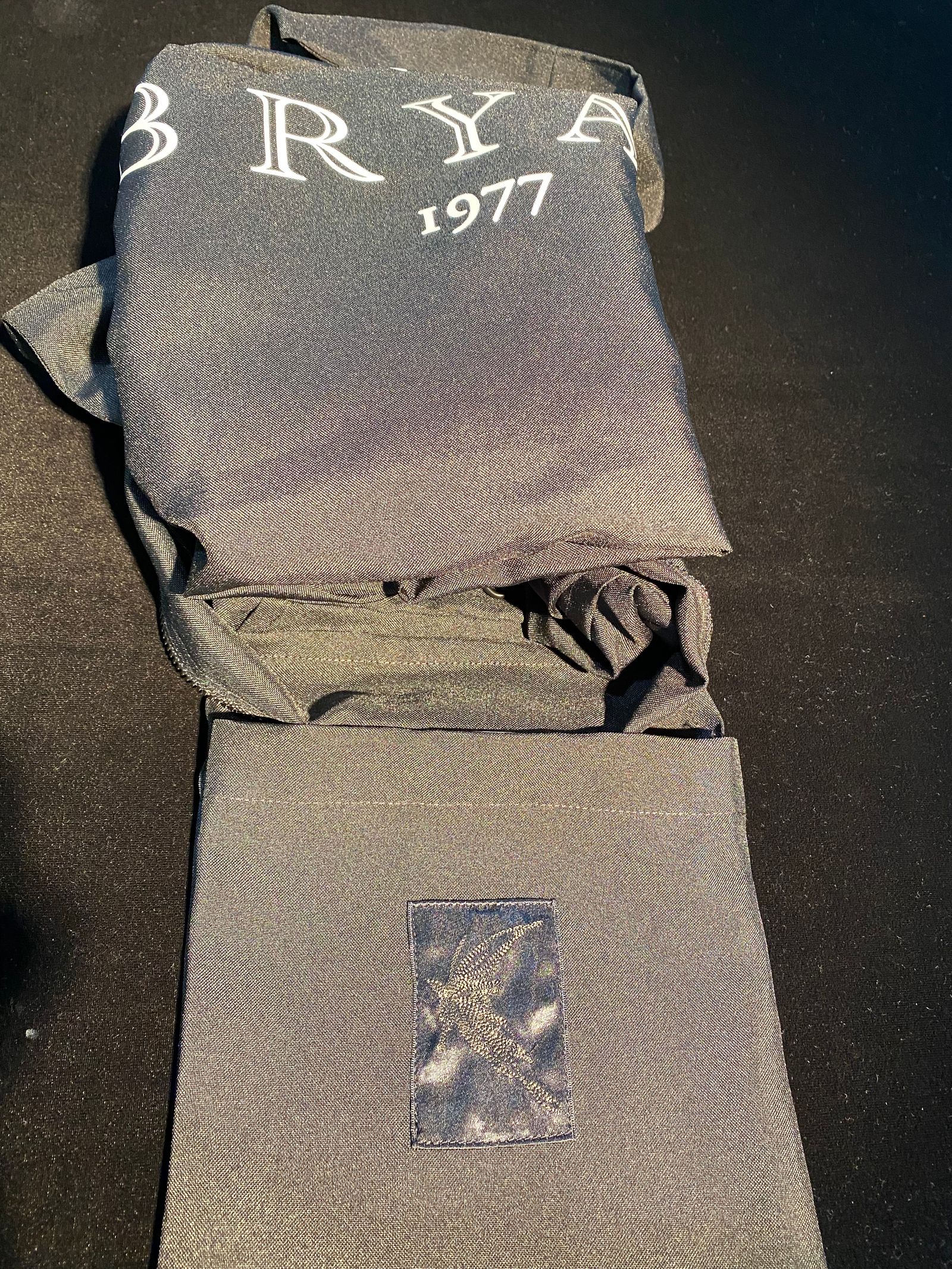 『予約品』限定45周年記念コラボファスナー開きPRESS BAG/プレスバック 黒プリント+白プリントSET【kiryuyrik×BRYAN】 6月上がり予定