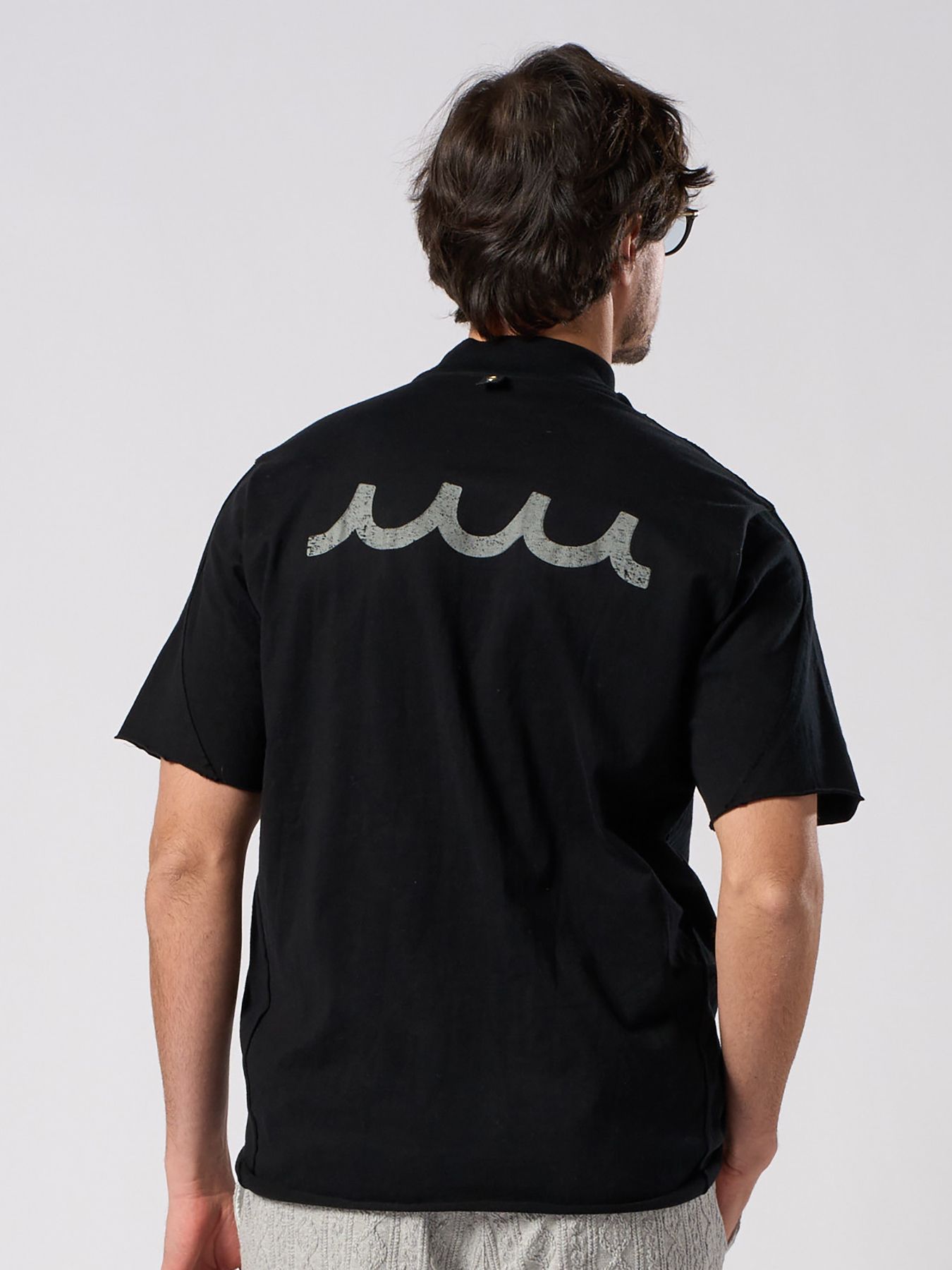 【予約品 1月25日(日) 締切】muta × wjk collection：cut-off mock S/S (printed) / カットオフ モックネック ショートスリーブ / ディープブラック