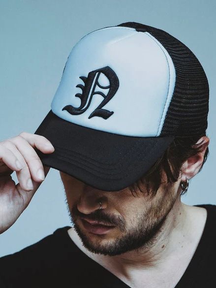 イニシャルエンブロイダリーCAP WHITE