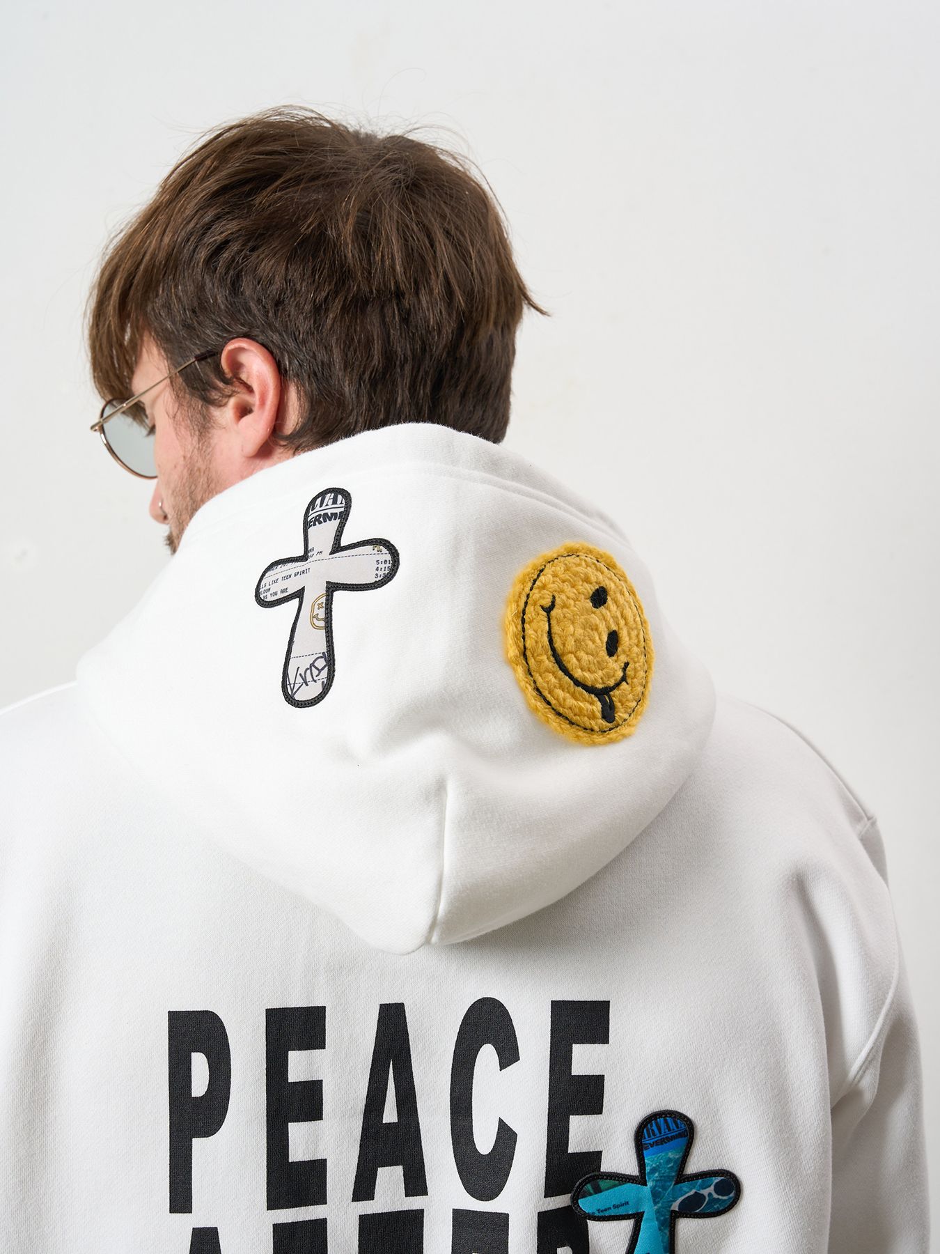 【予約品 5月8日(木) AM10時 締切】 TC裏毛起毛 PEACE AFTER DEATH&マルチパッチワーク プルパーカー / ホワイト
