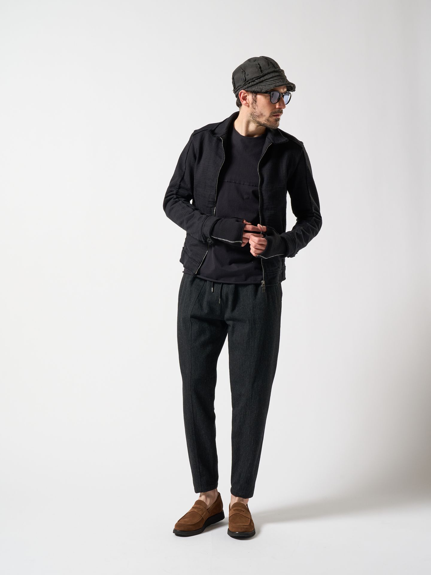 【予約品】 minimalism cut&sewn / Tシャツ / ブラック